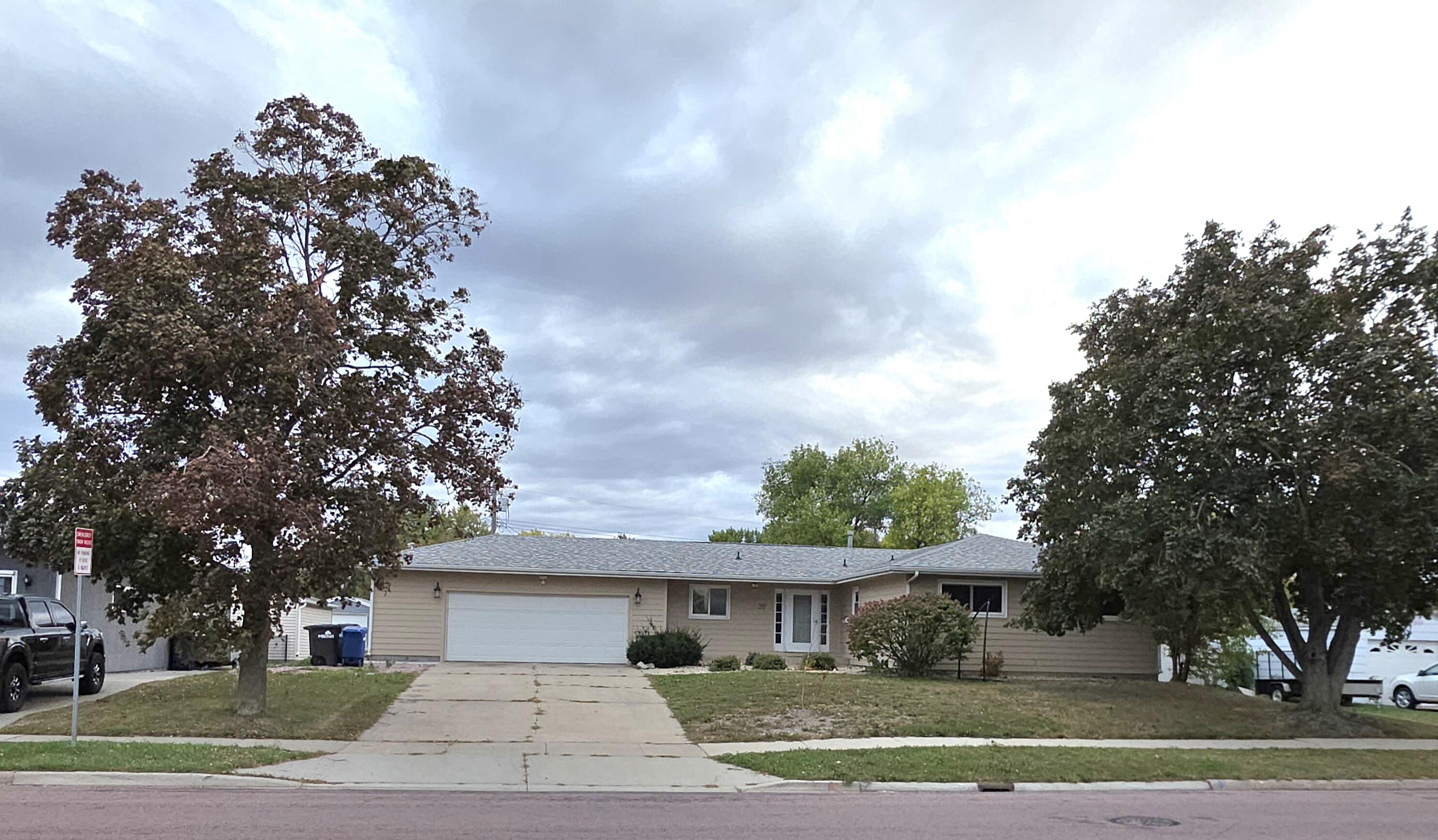 211 W 15th Ave