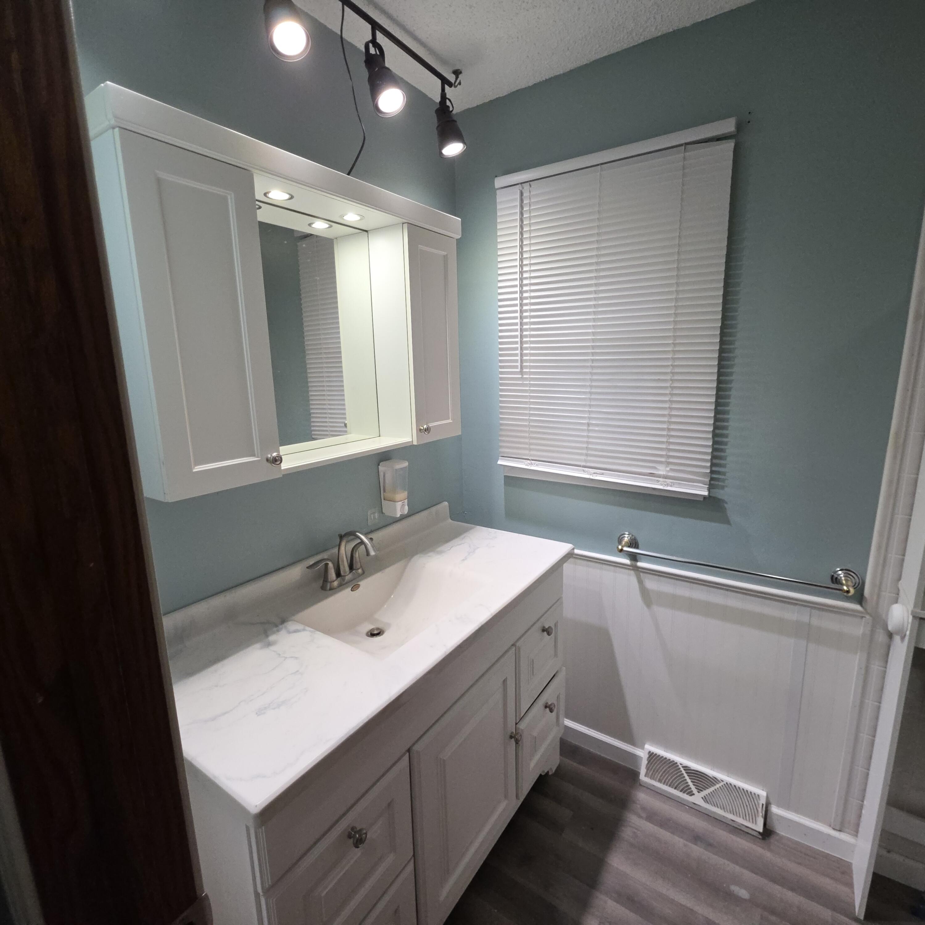 211 W 15th Ave
