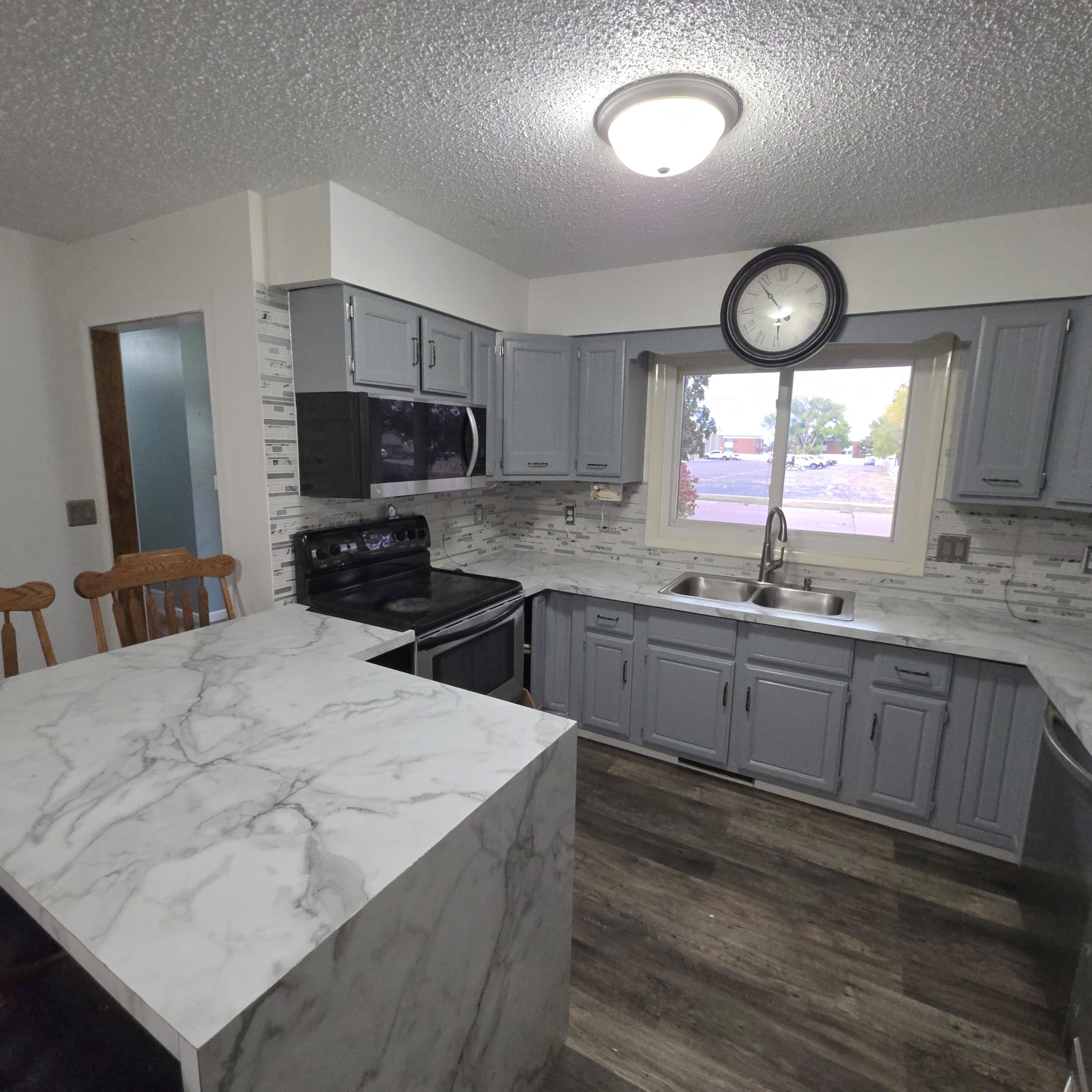 211 W 15th Ave