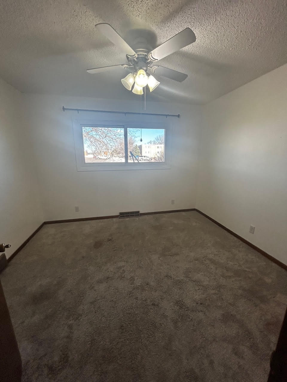 211 W 15th Ave