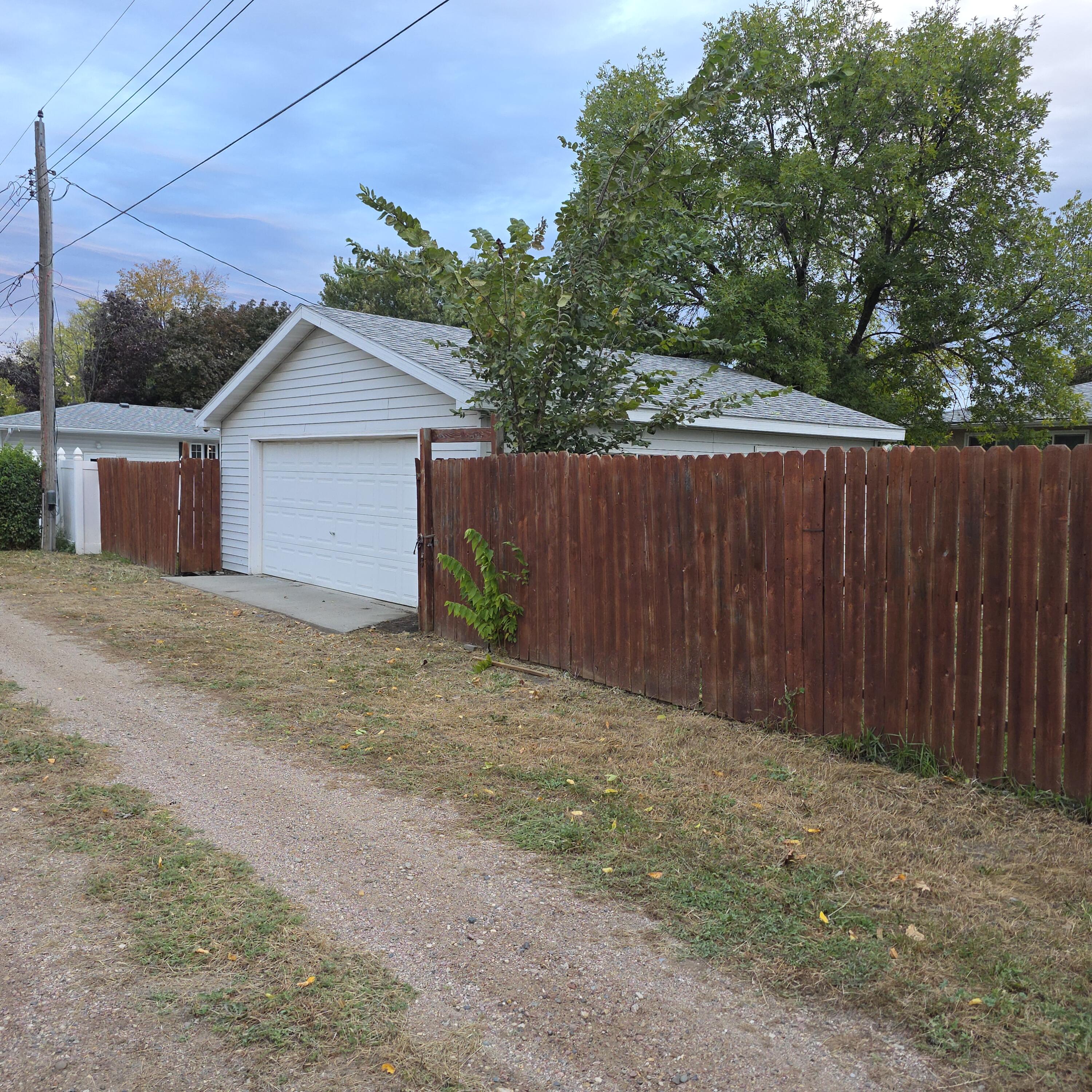 211 W 15th Ave