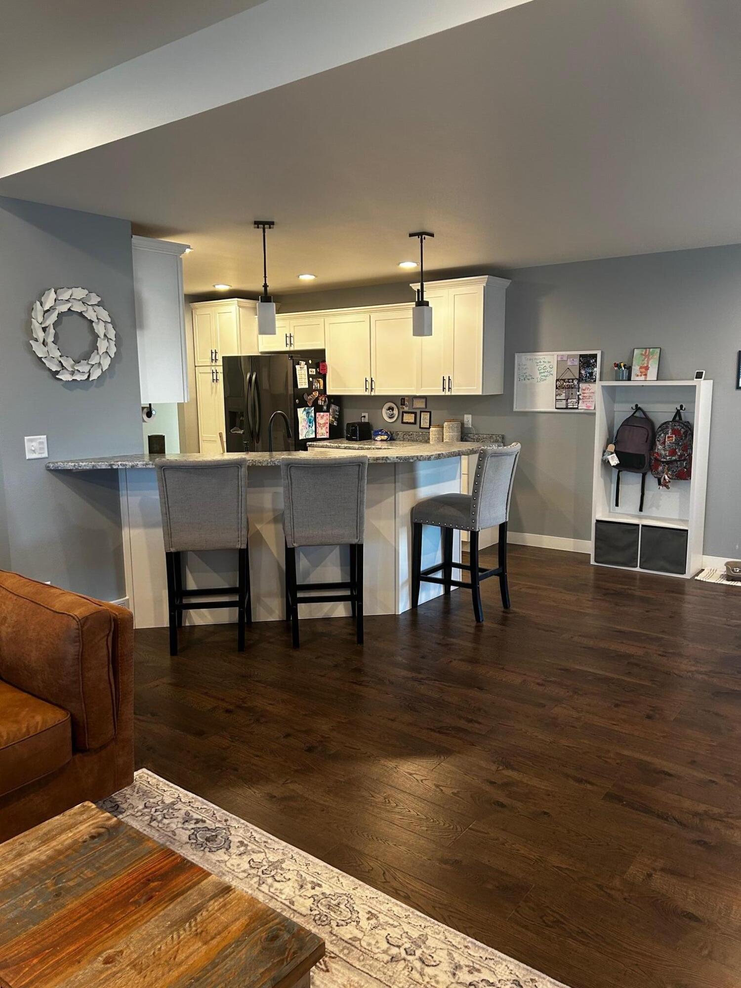 1528 Country Dr