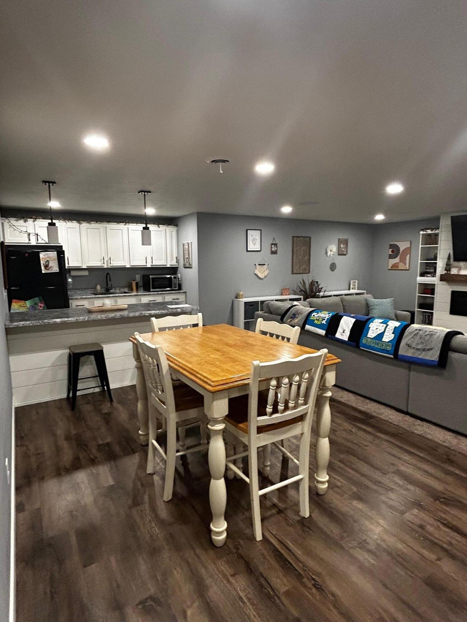 1528 Country Dr