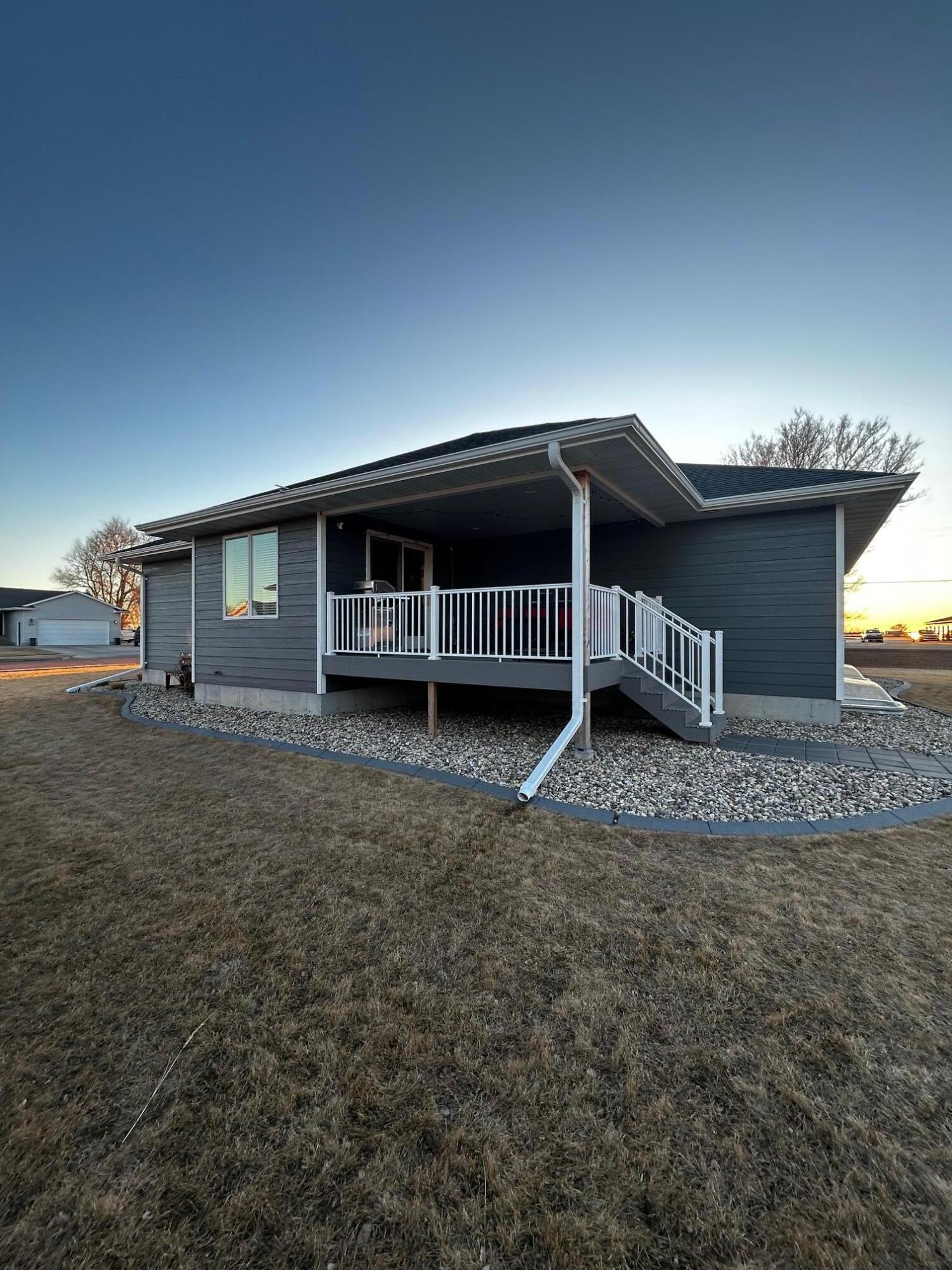 1528 Country Dr