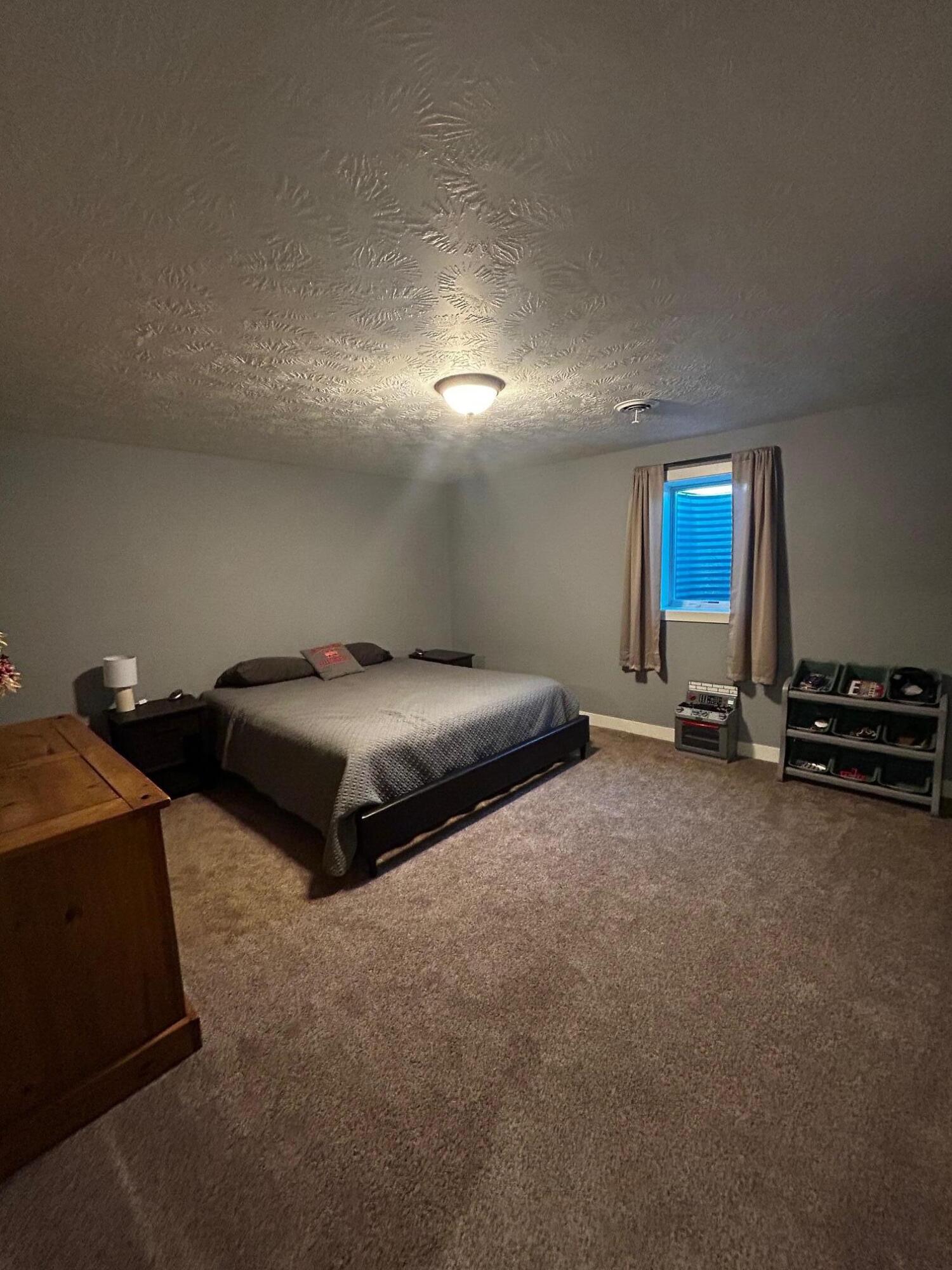 1528 Country Dr