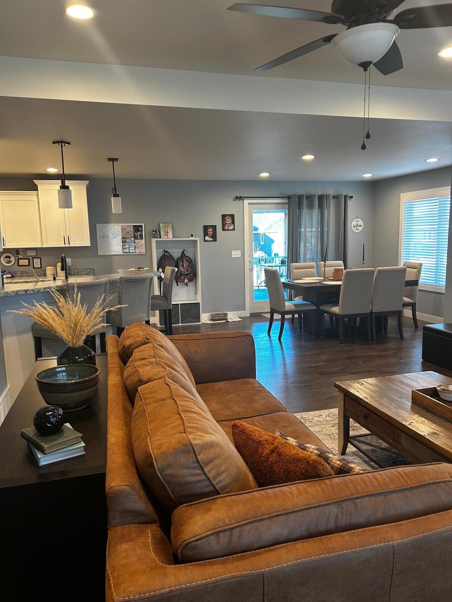 1528 Country Dr