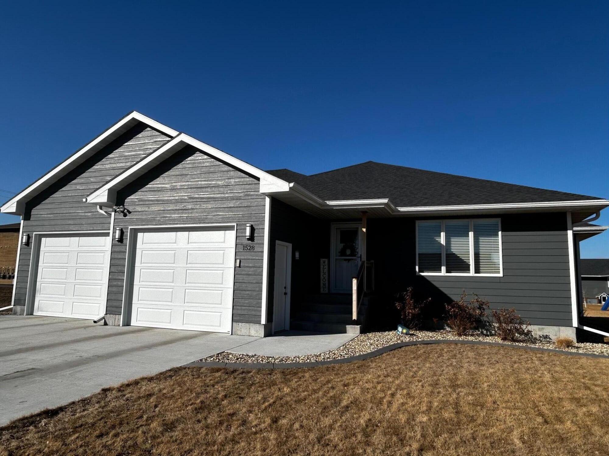 1528 Country Dr
