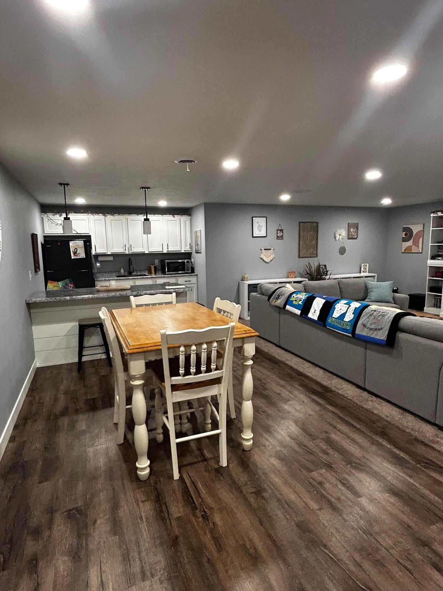 1528 Country Dr