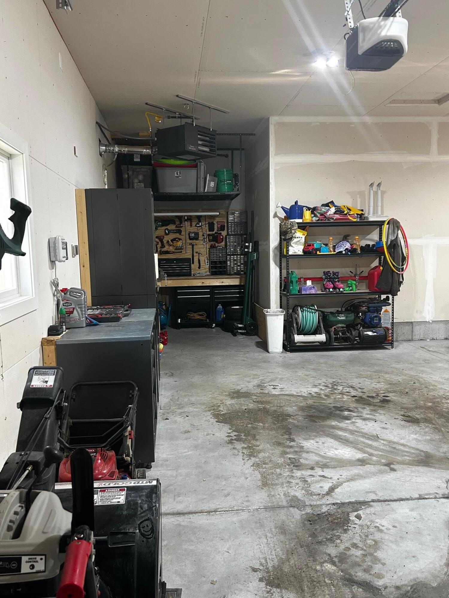 1528 Country Dr