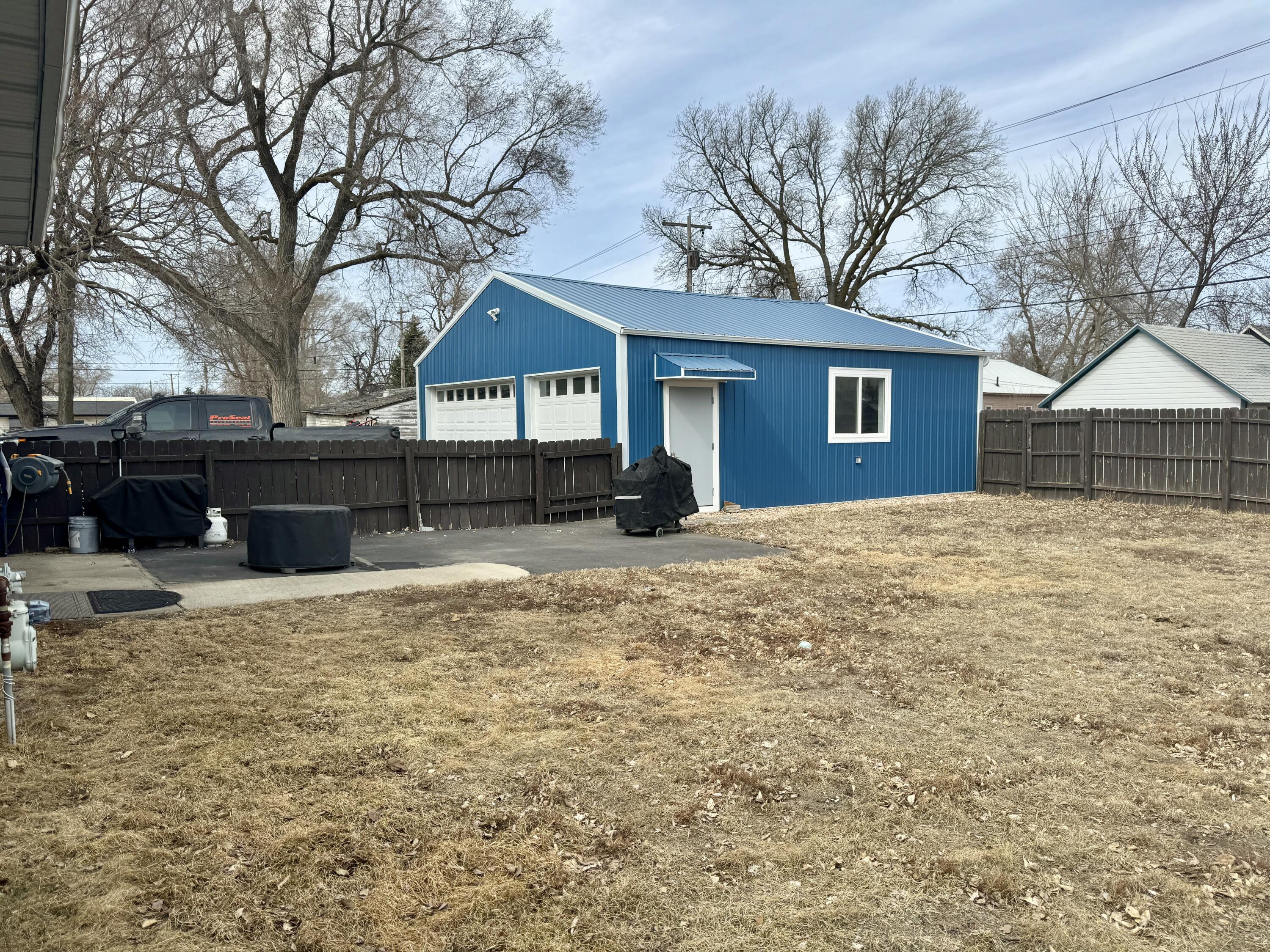 708 E Hanson