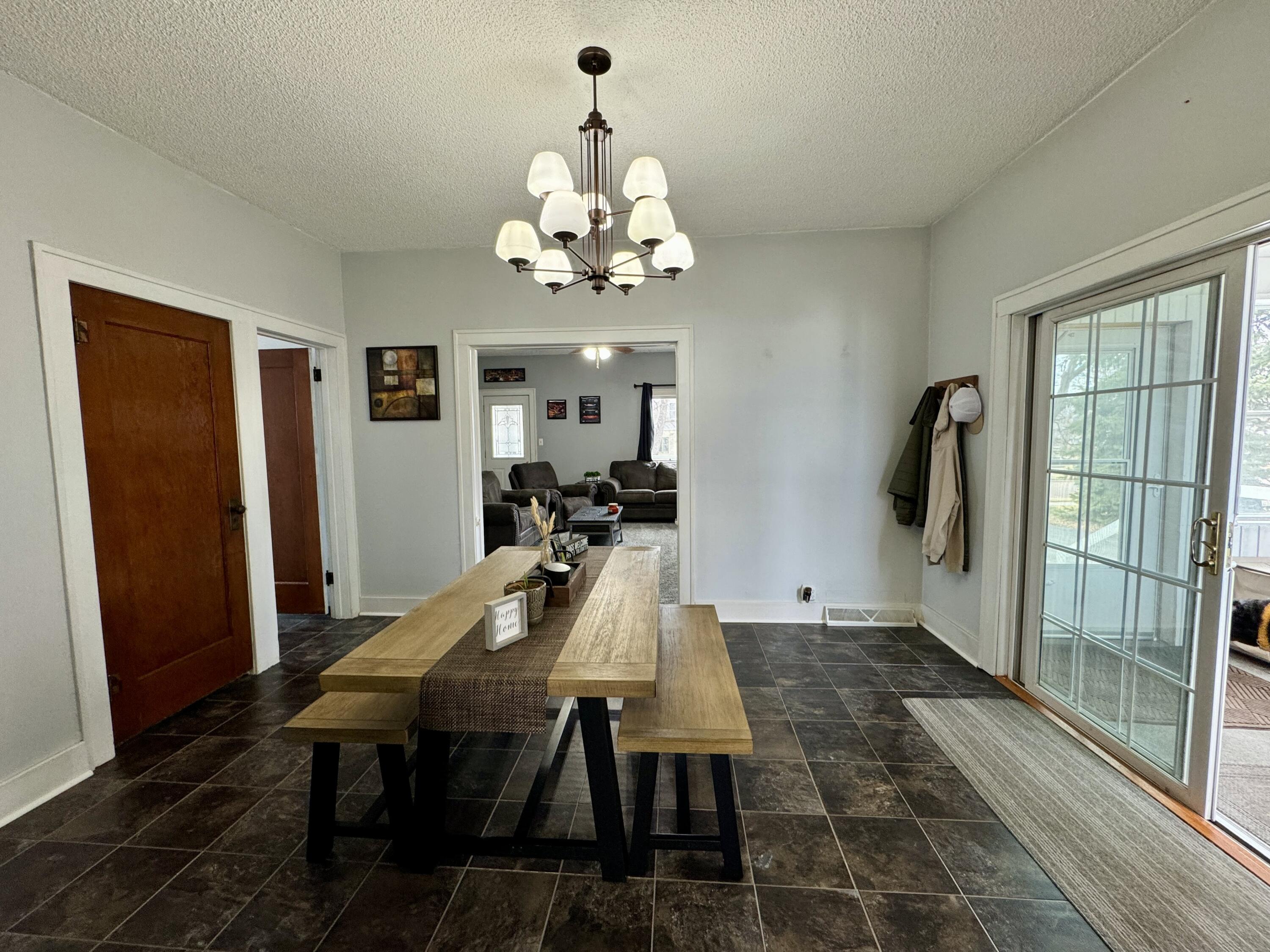 708 E Hanson
