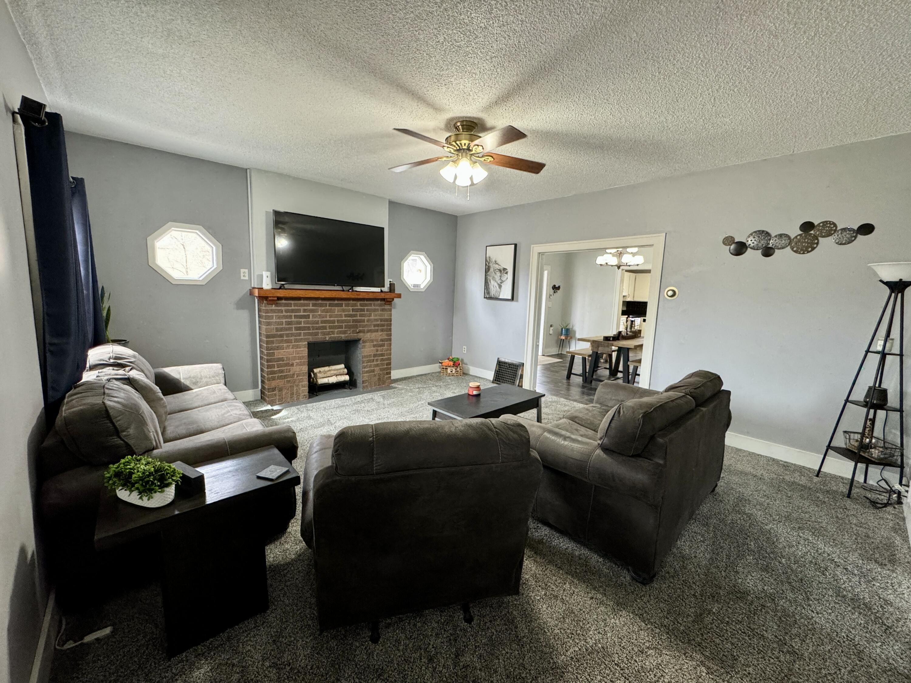 708 E Hanson