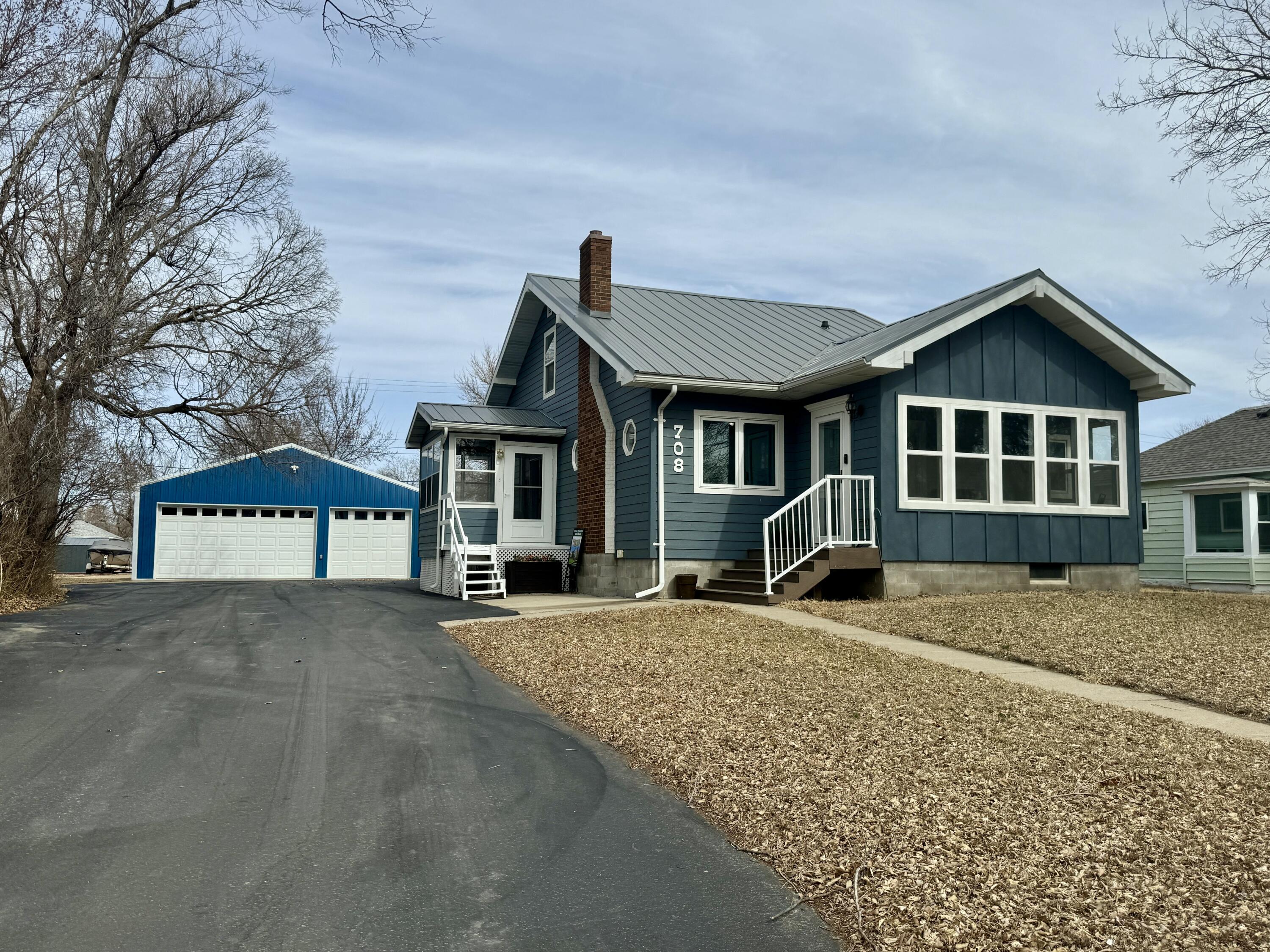 708 E Hanson