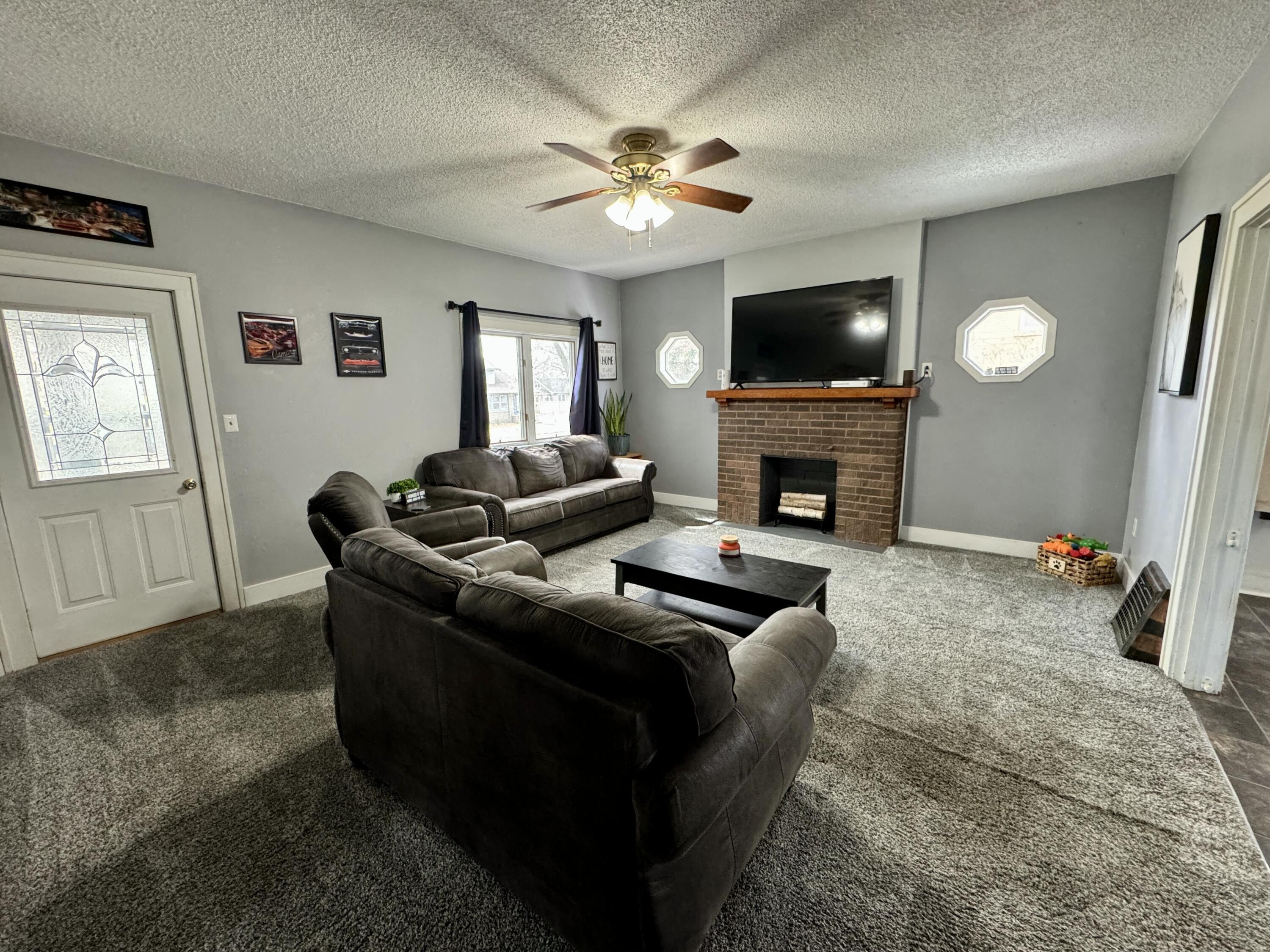 708 E Hanson