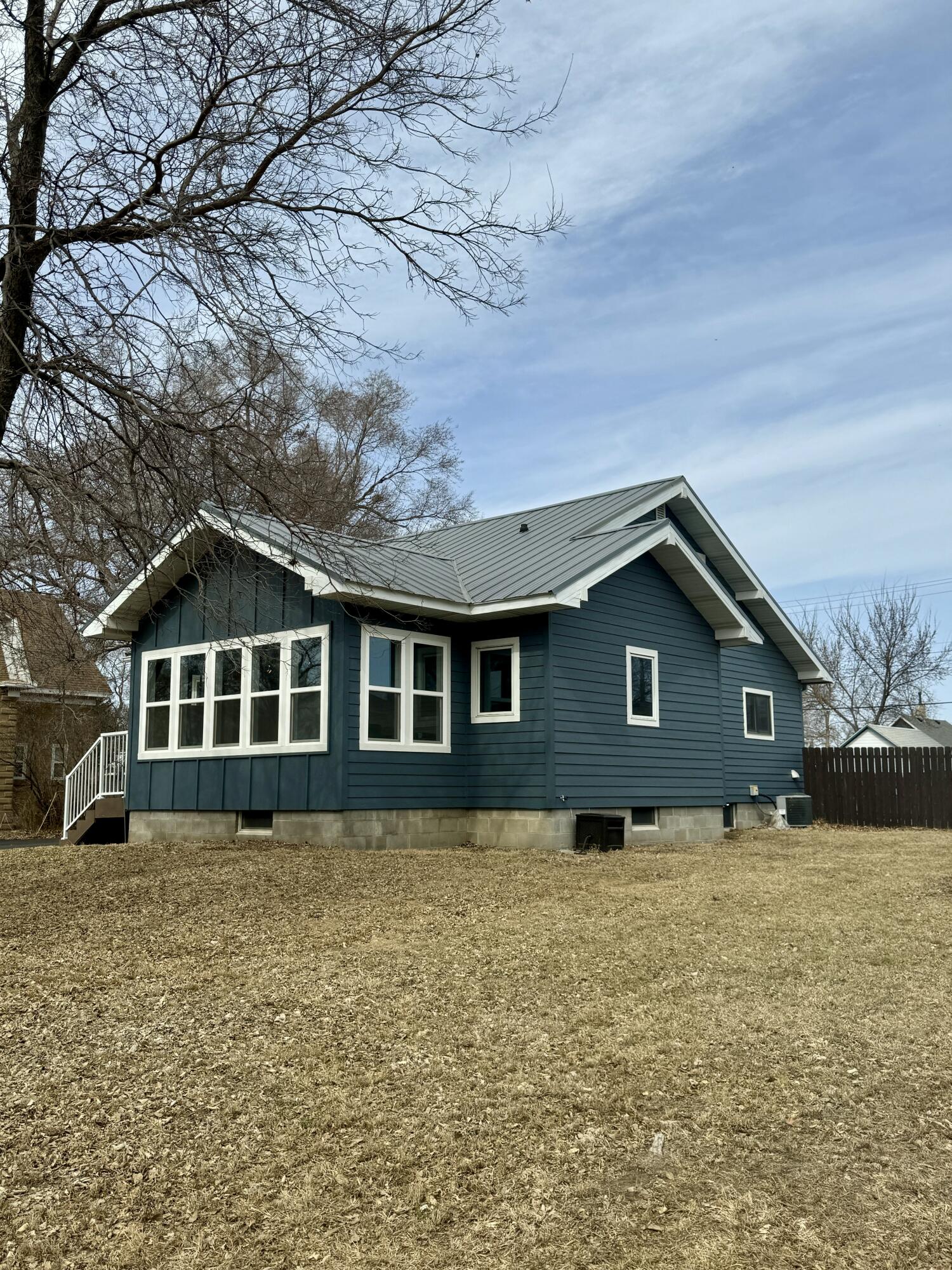 708 E Hanson