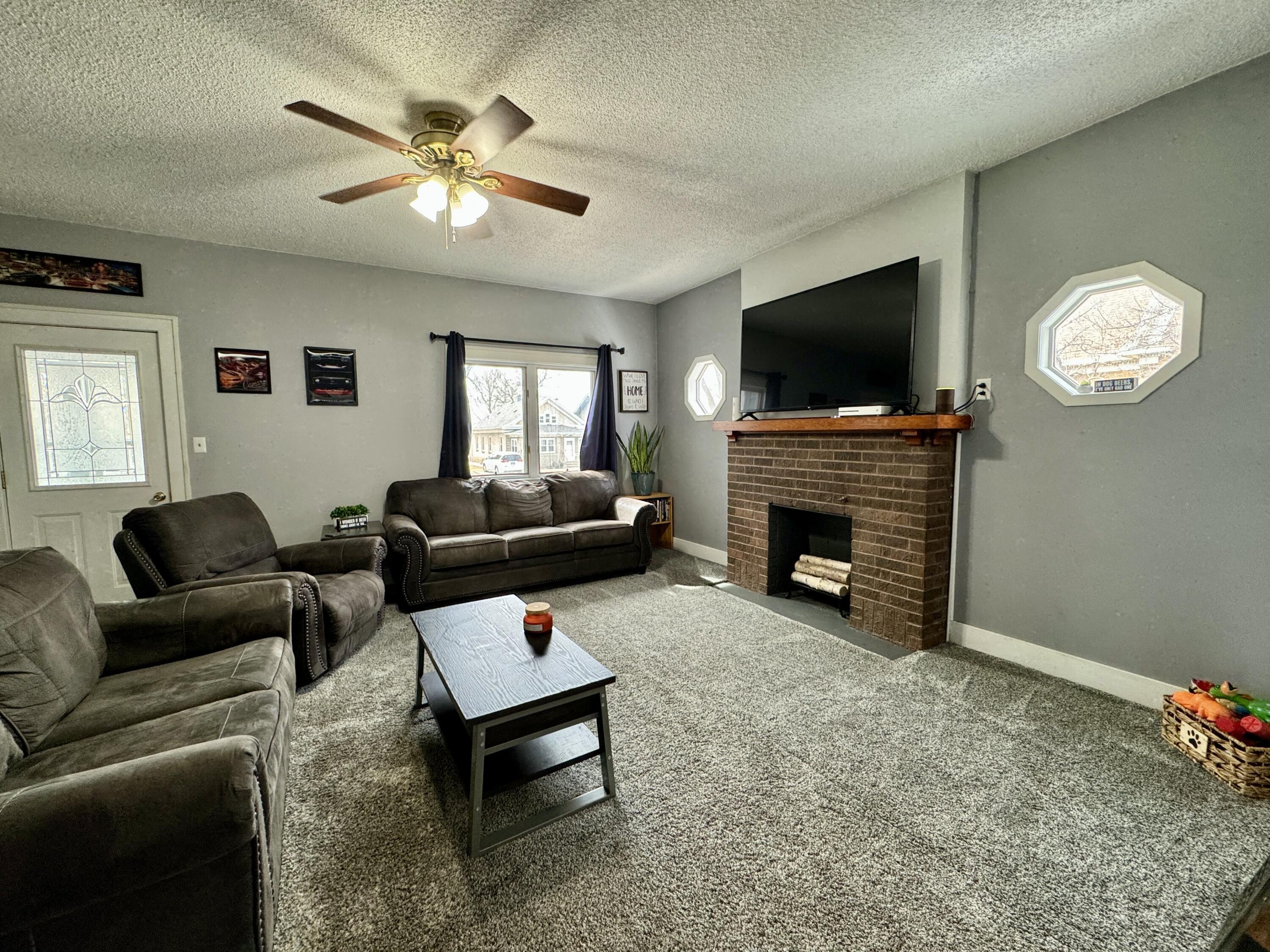 708 E Hanson