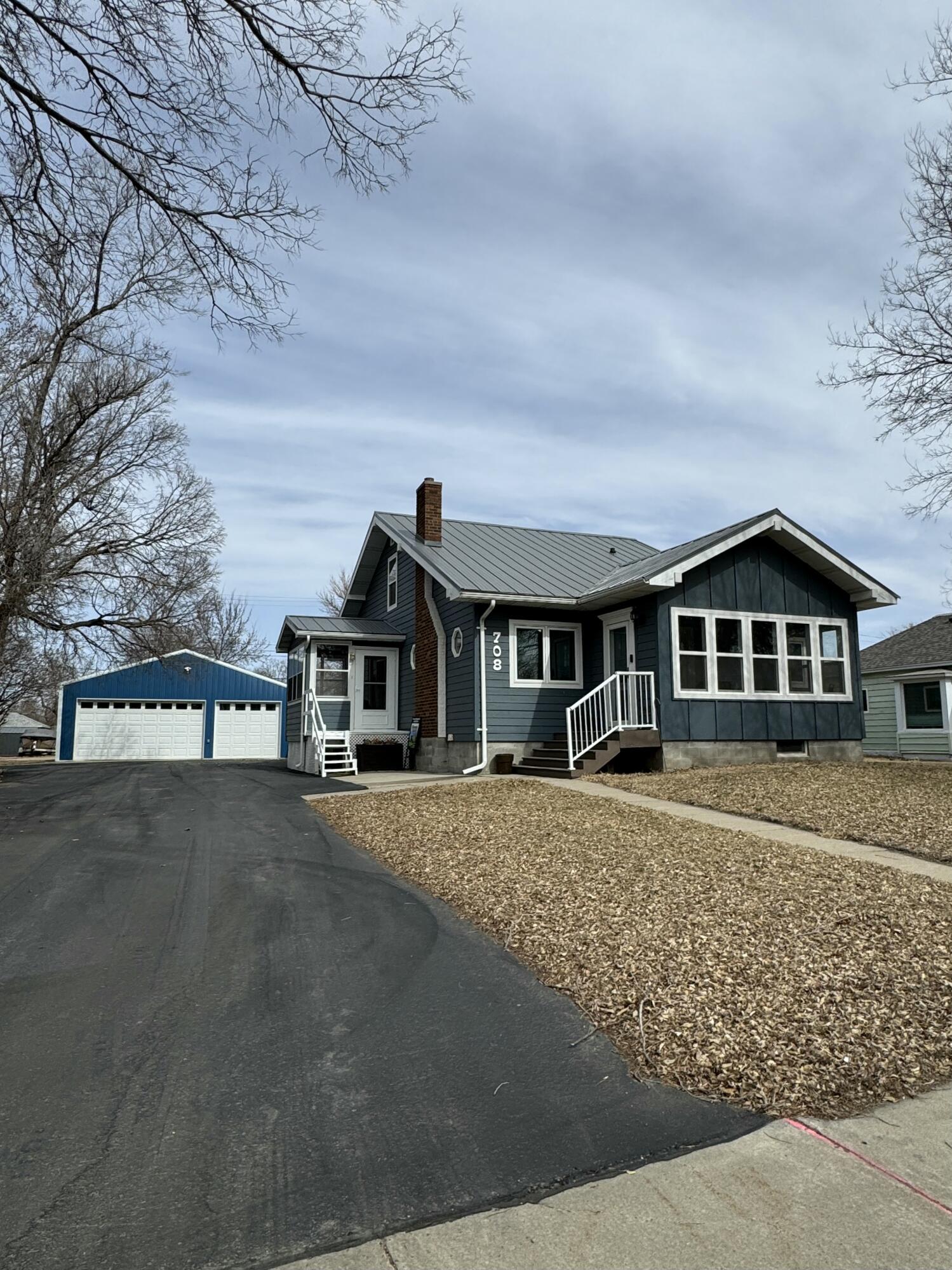 708 E Hanson