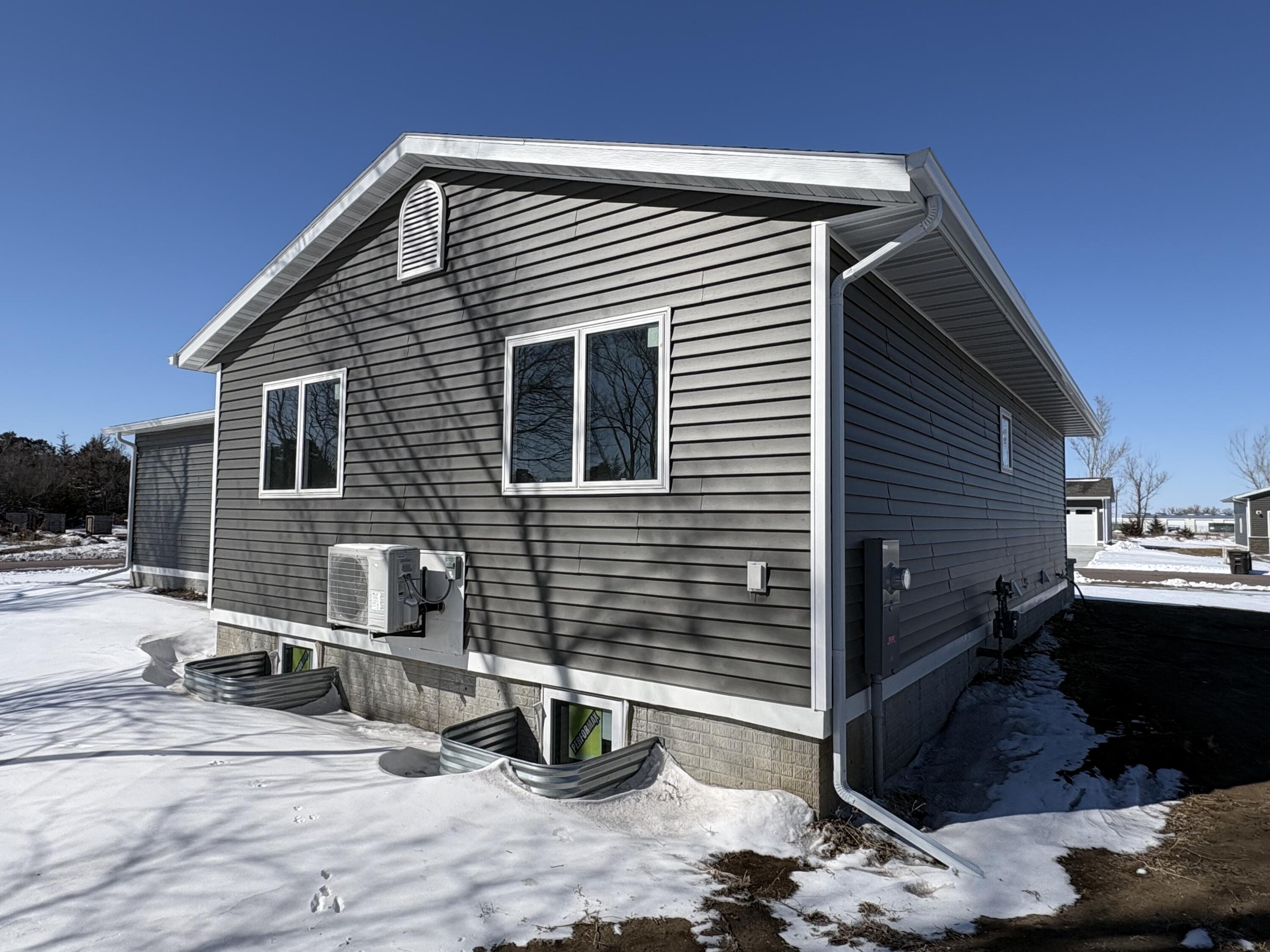 1152 Woods Cir