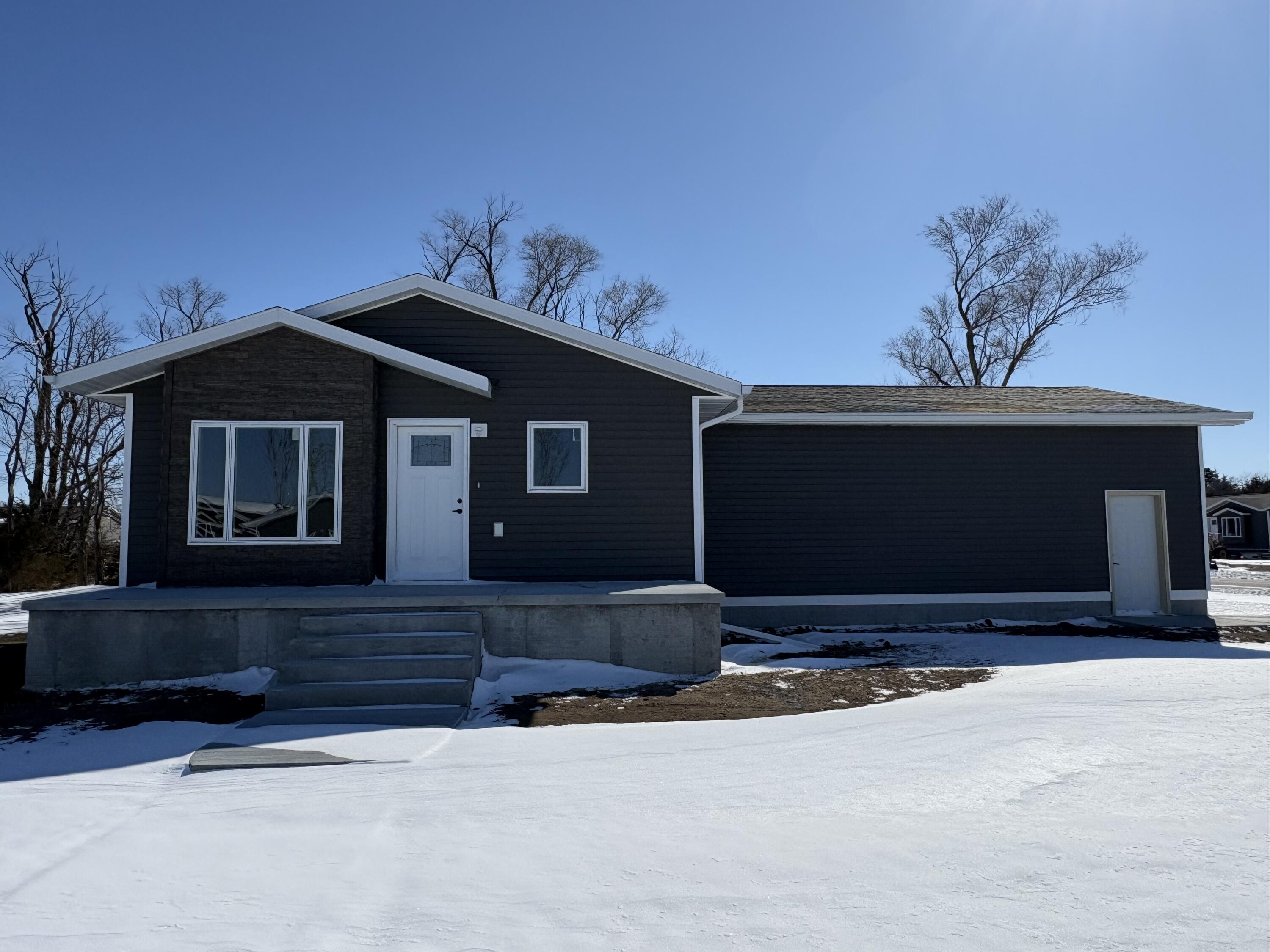 1152 Woods Cir