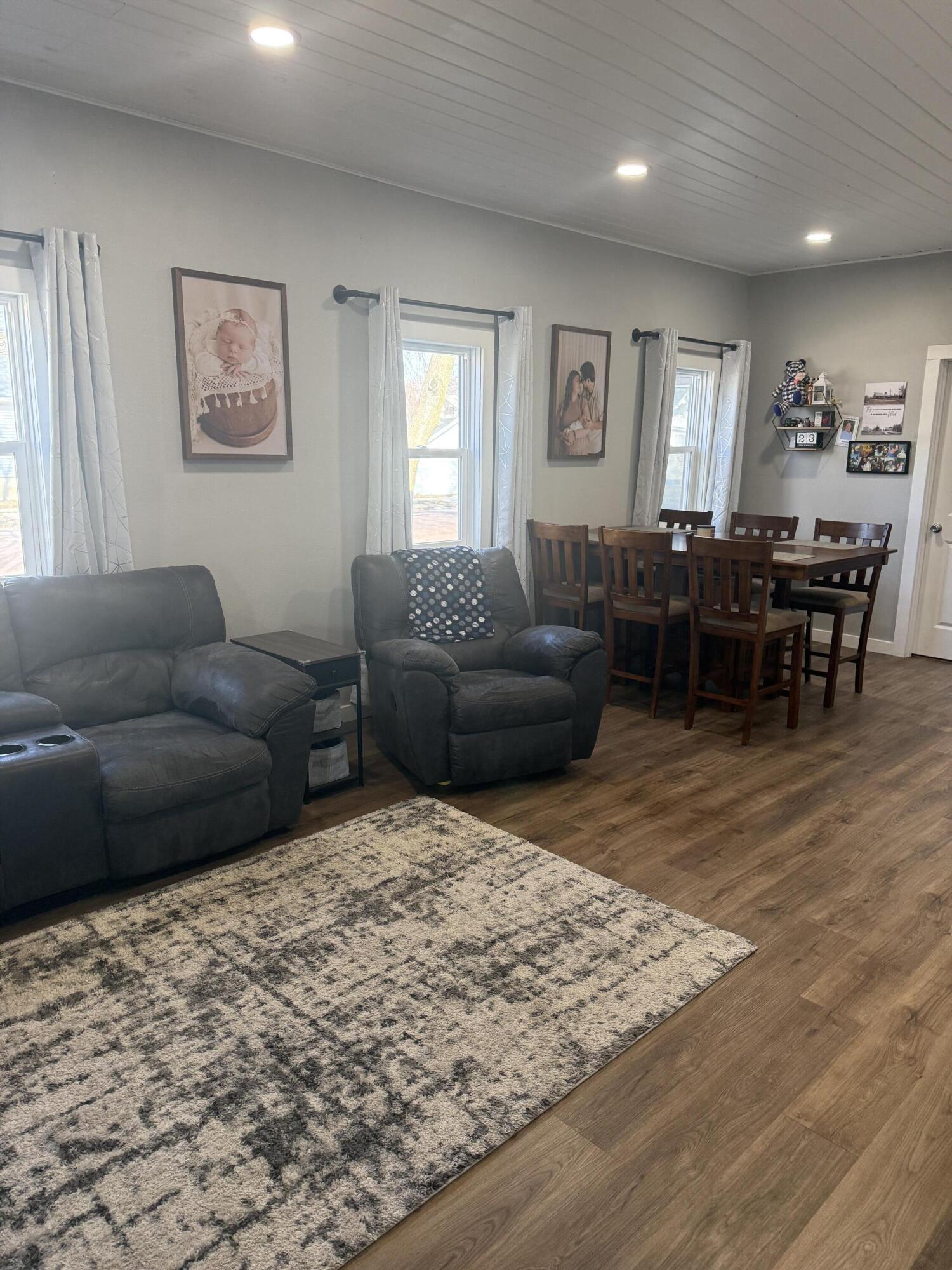 220 W 10th Ave