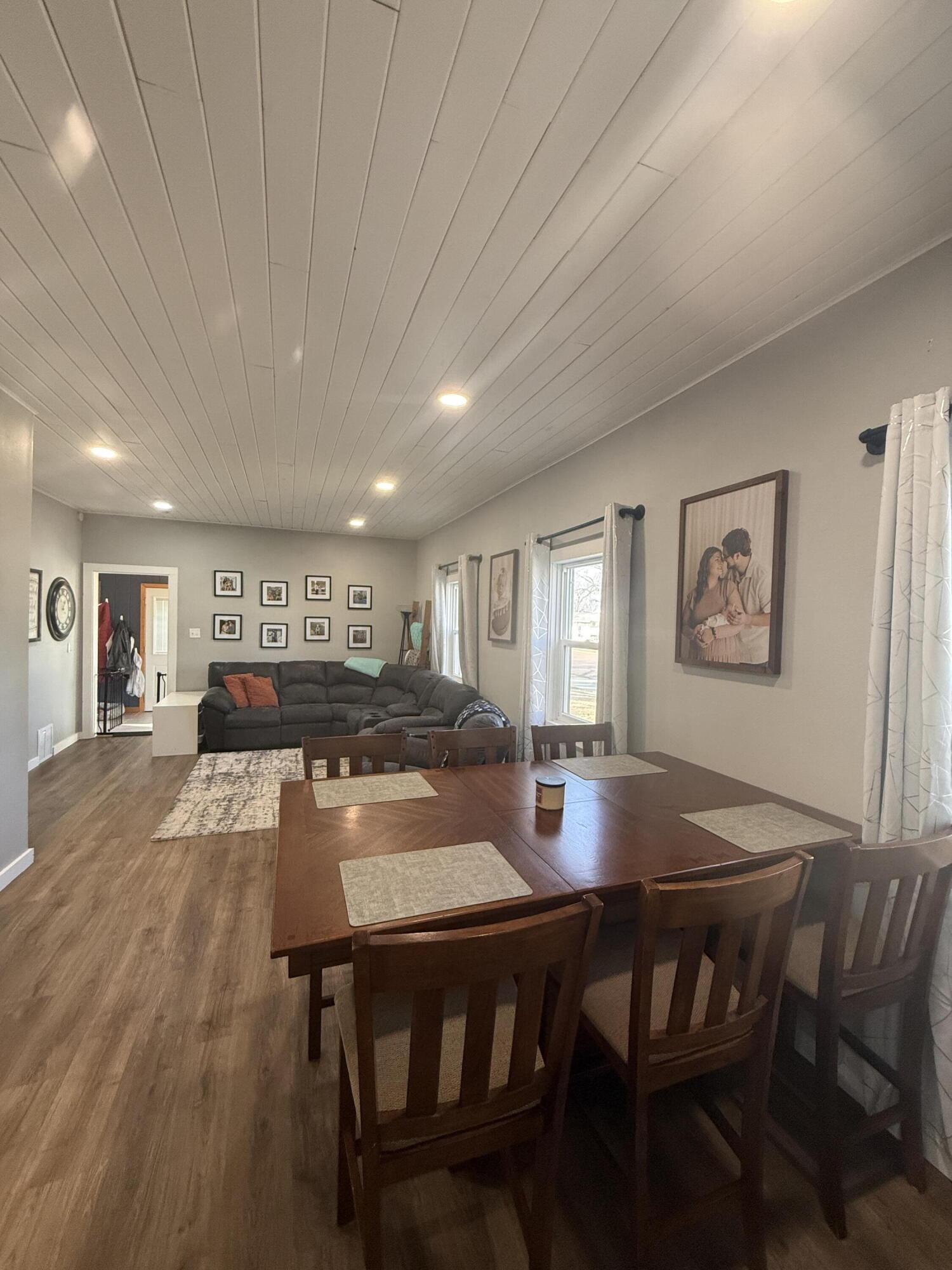 220 W 10th Ave