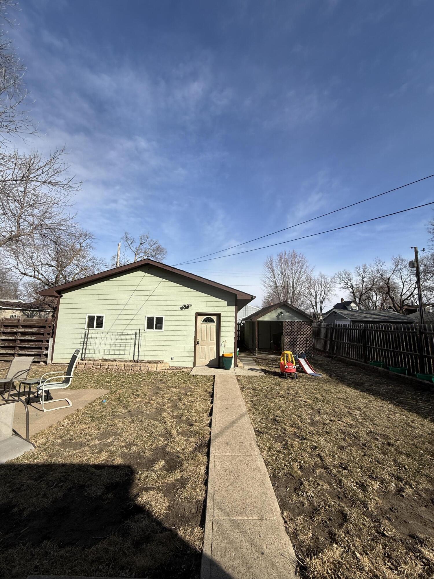 220 W 10th Ave