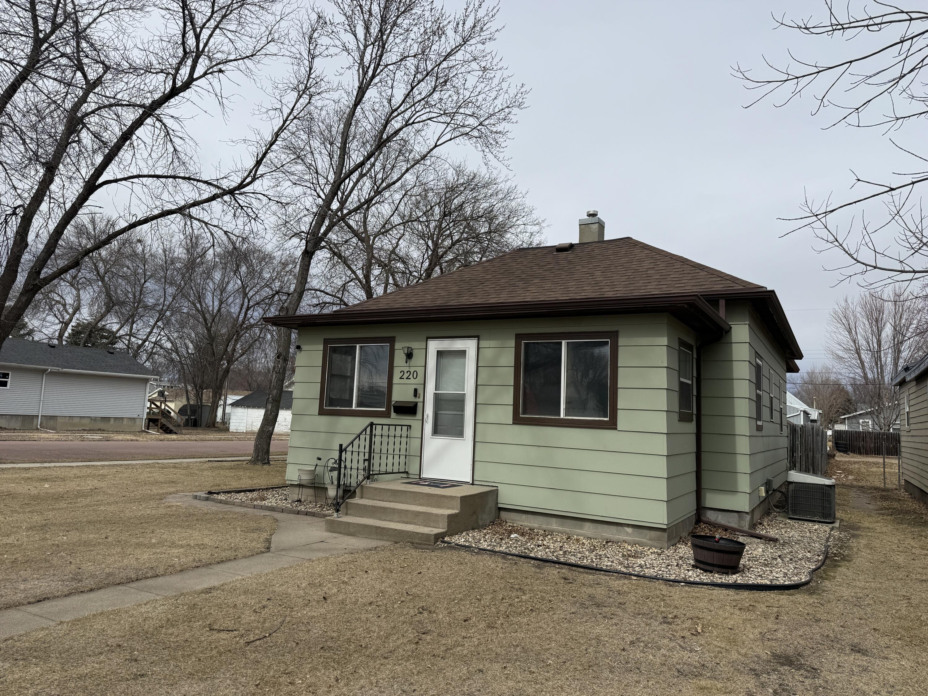 220 W 10th Ave