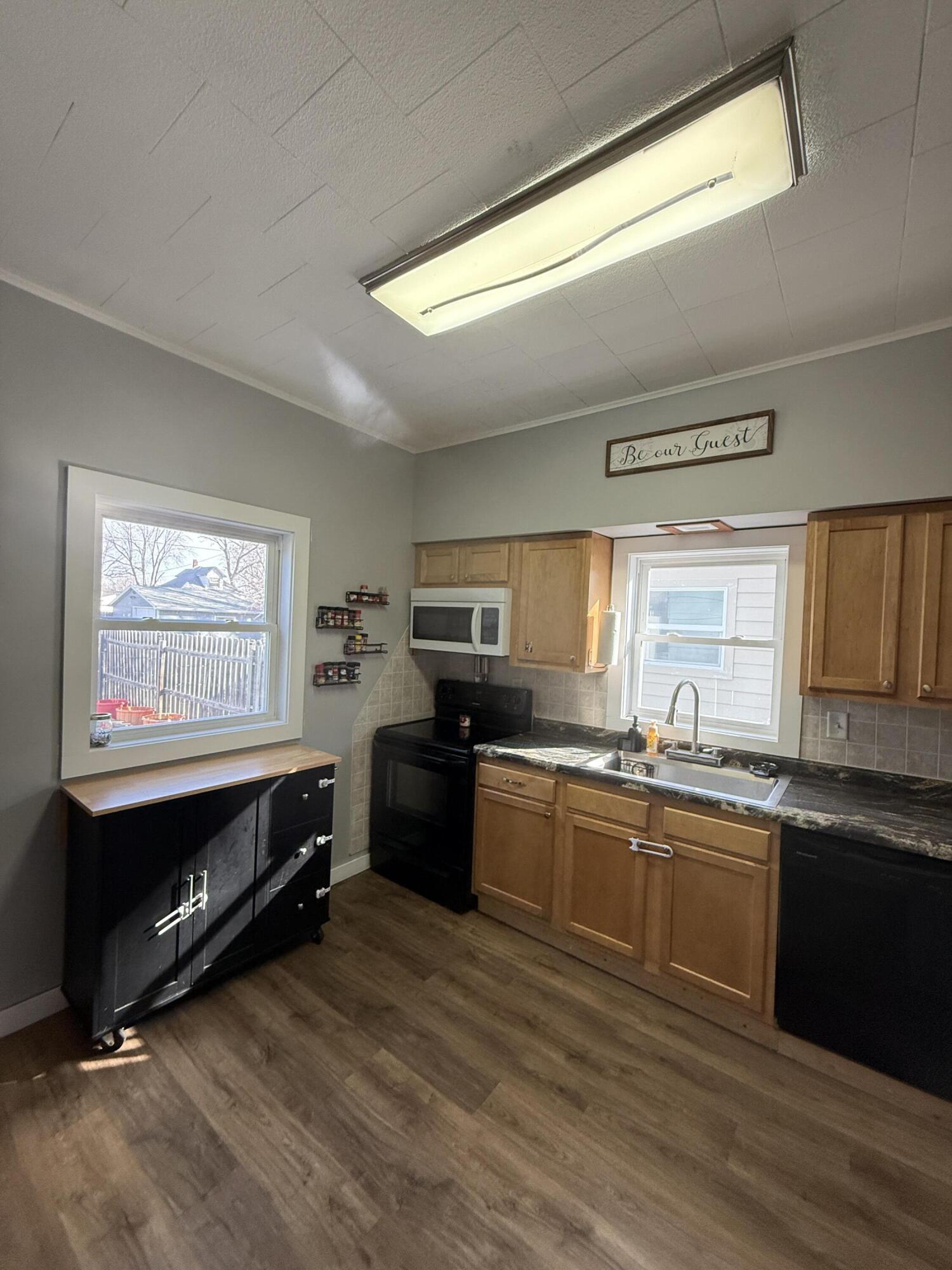 220 W 10th Ave