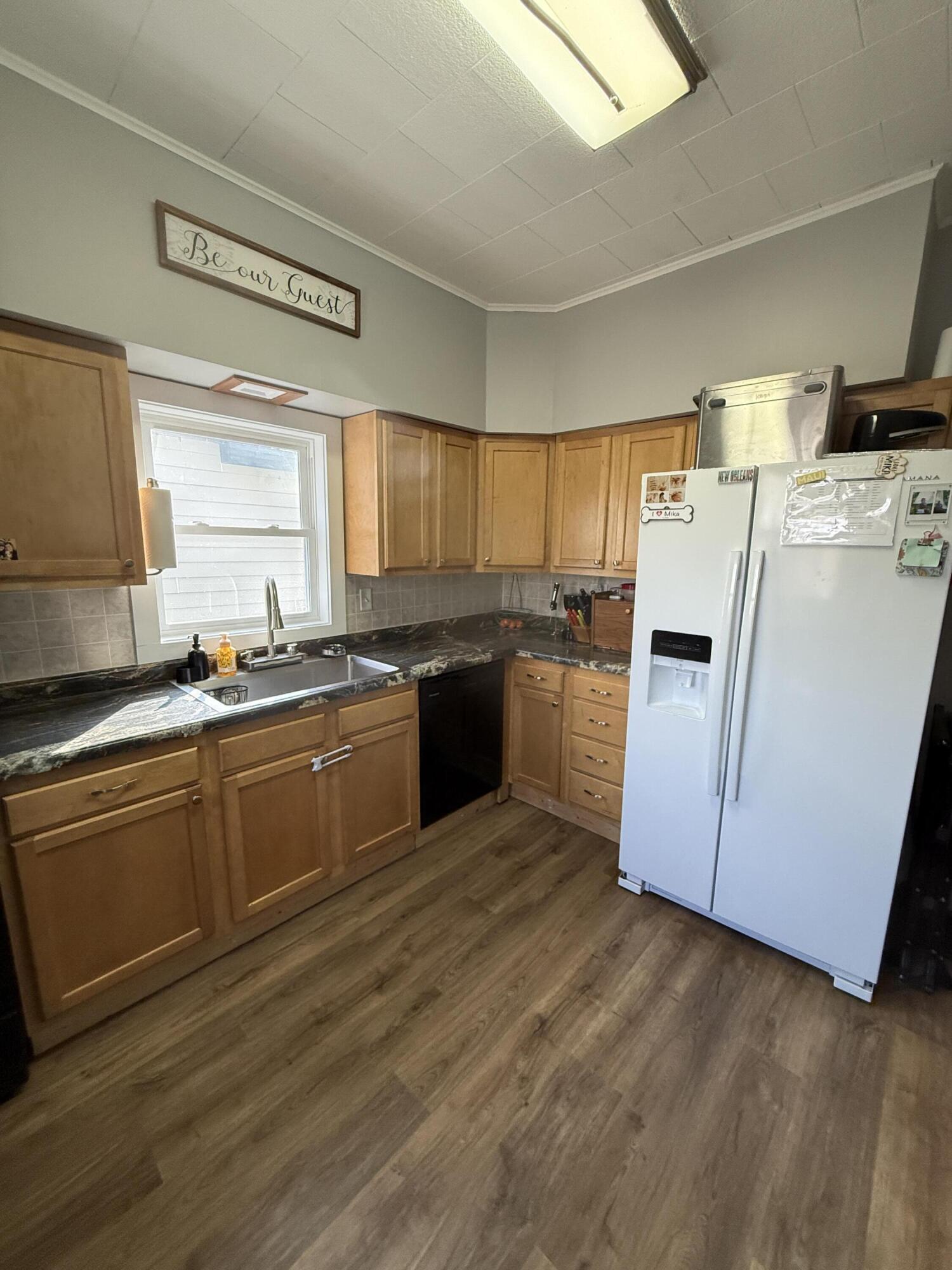 220 W 10th Ave