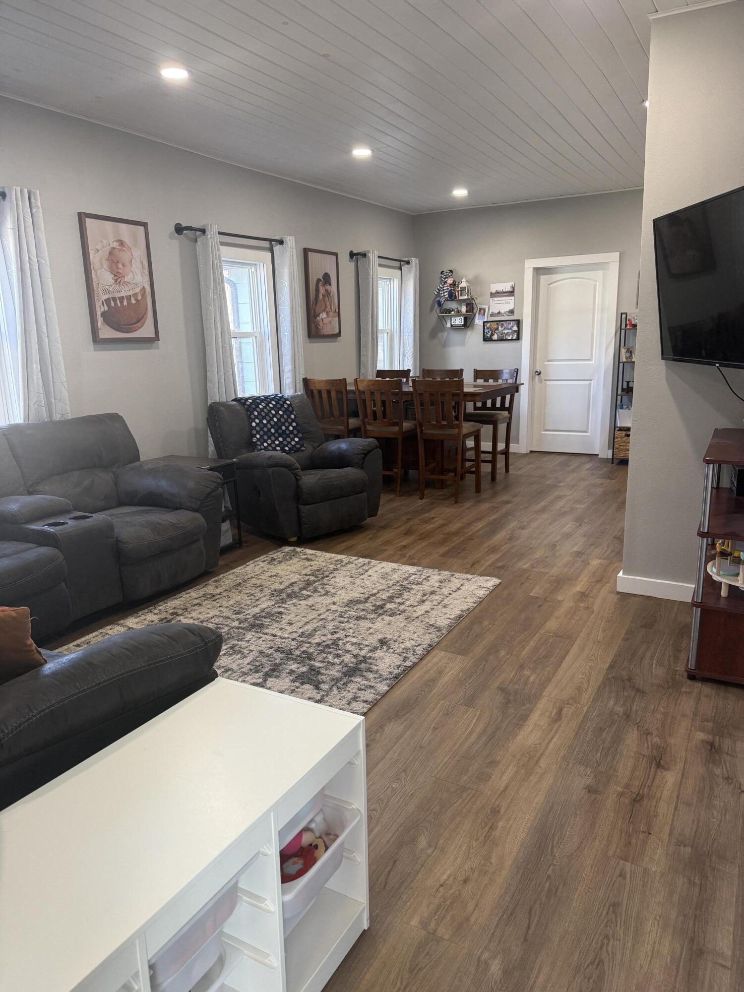220 W 10th Ave