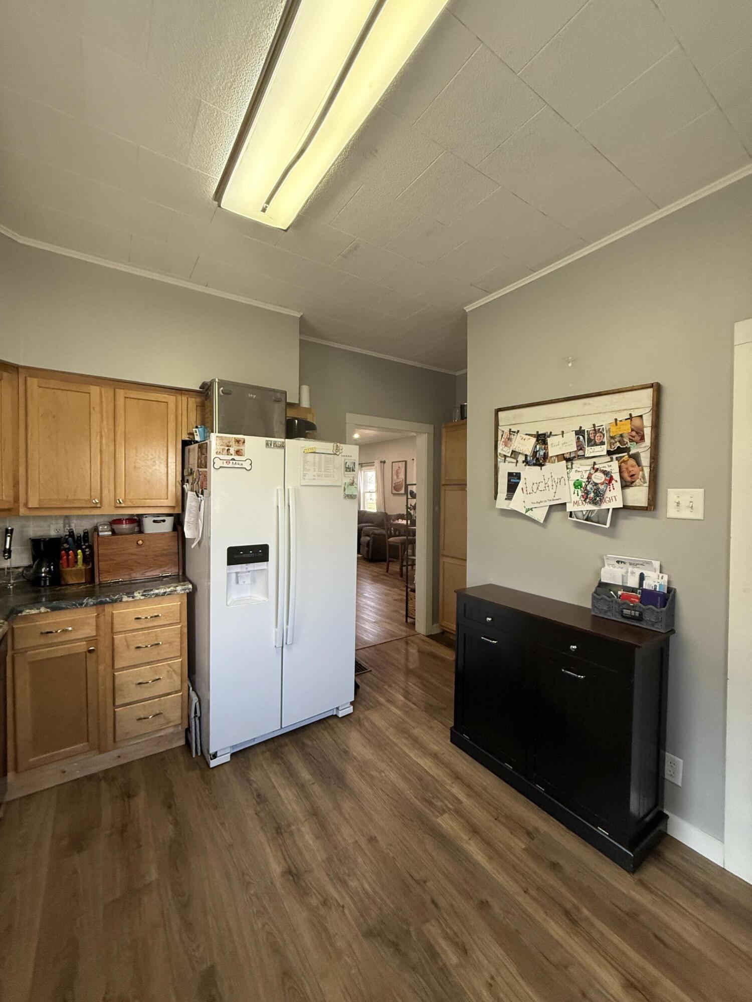 220 W 10th Ave