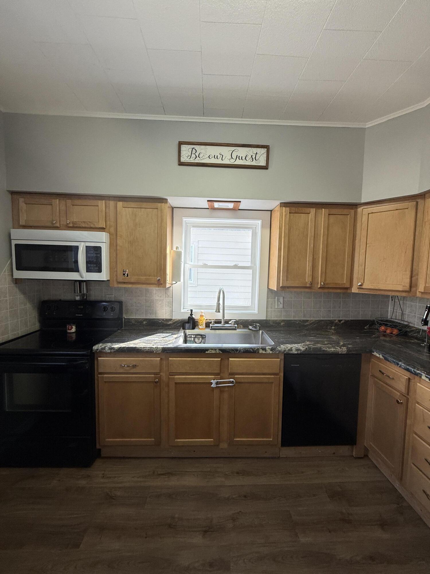 220 W 10th Ave