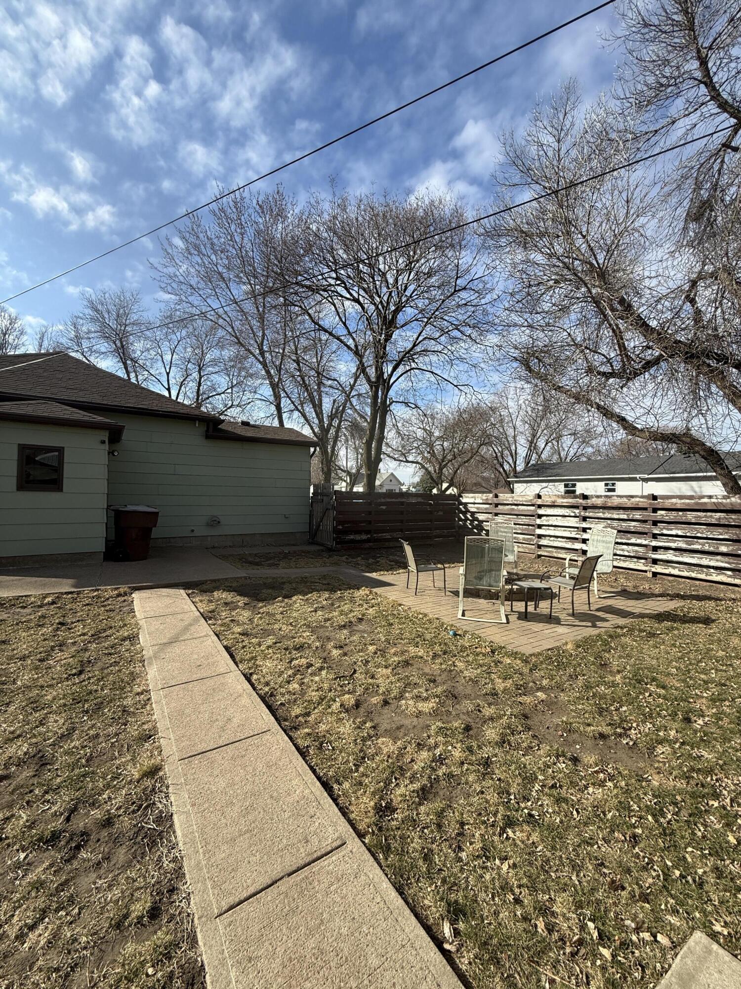 220 W 10th Ave