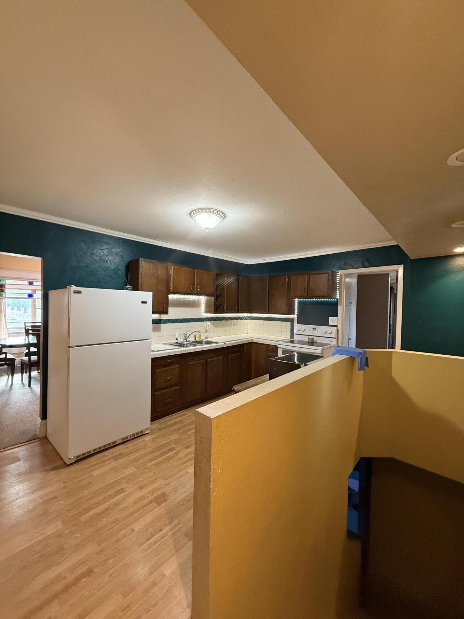 210 2nd St