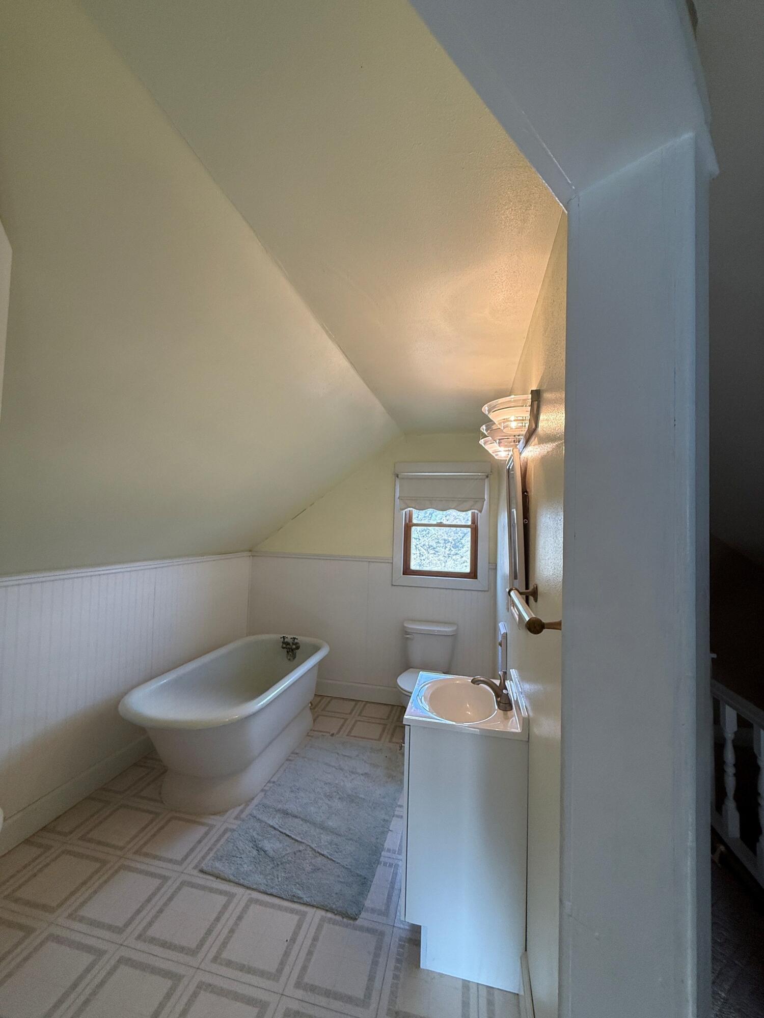210 2nd St