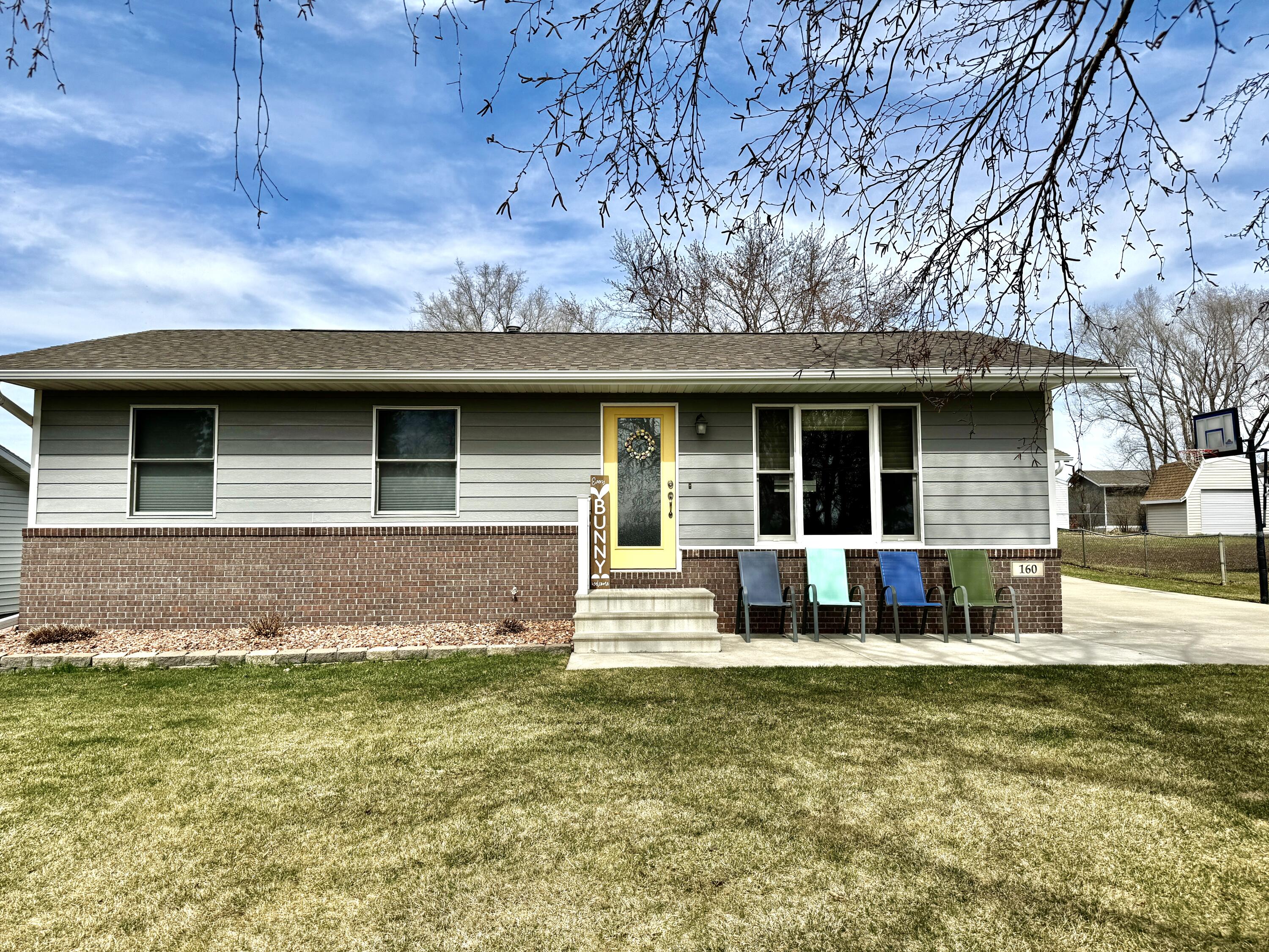 160 S Harmon Dr