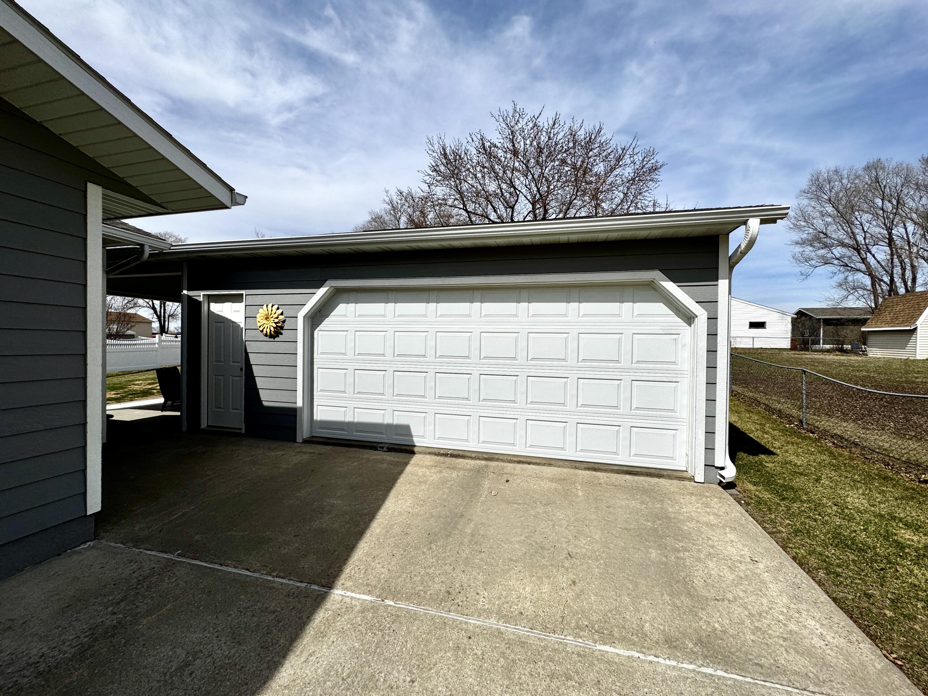 160 S Harmon Dr