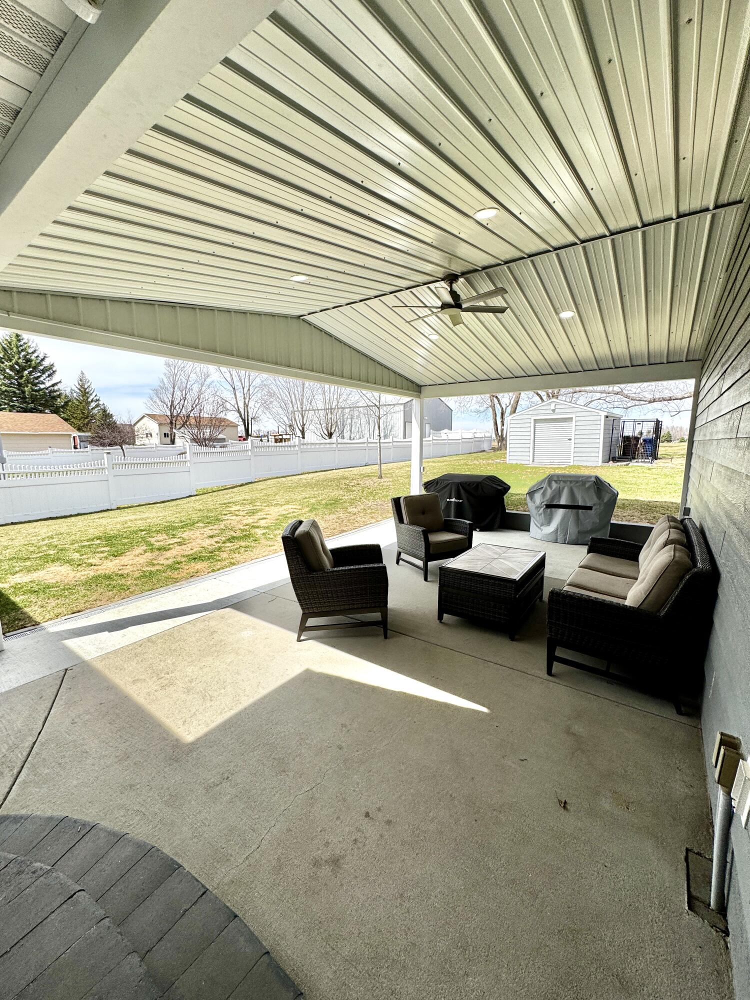 160 S Harmon Dr