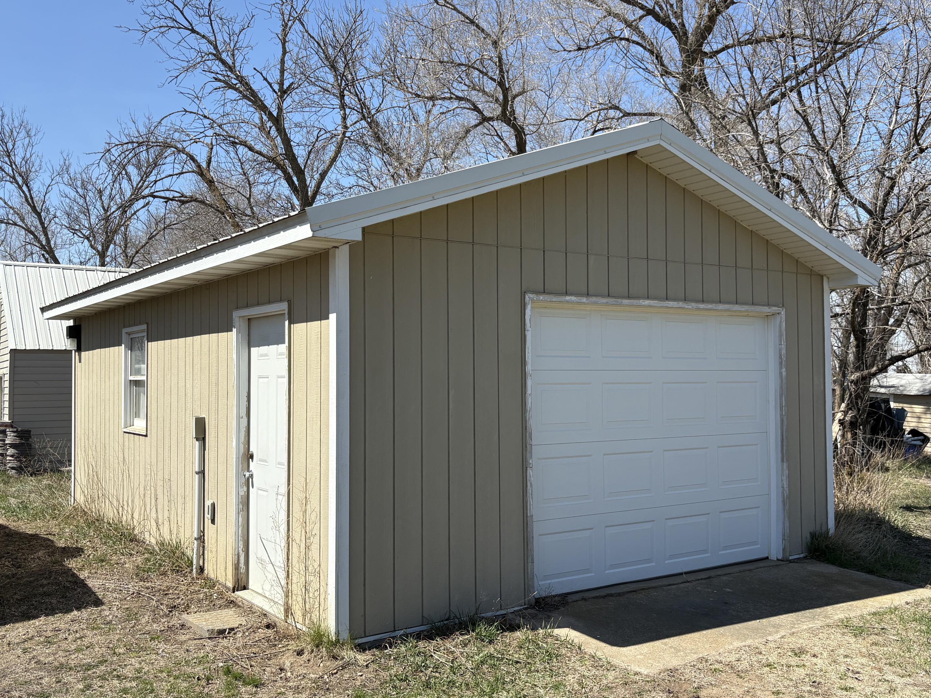 414 W Main St