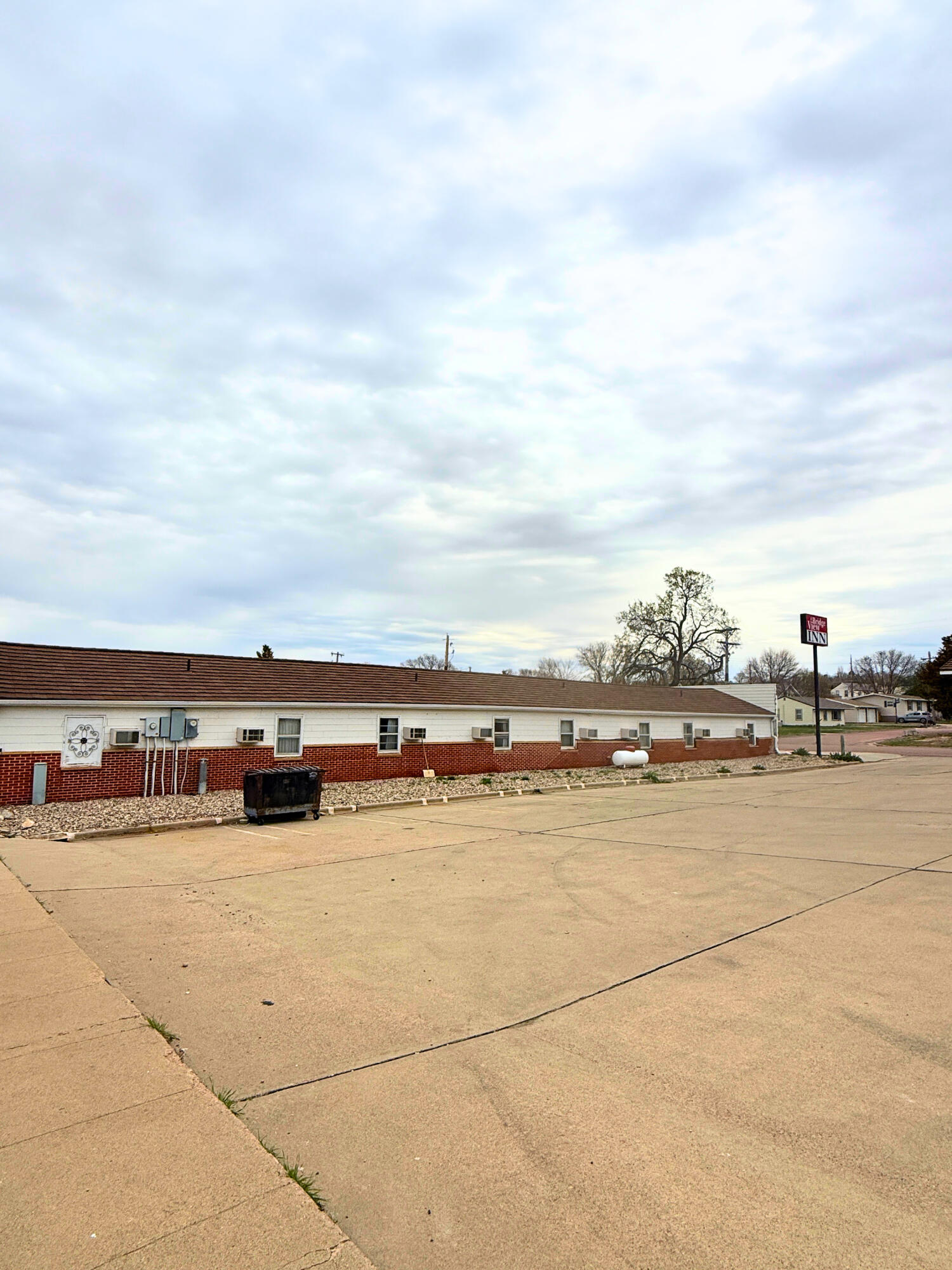101 N River St