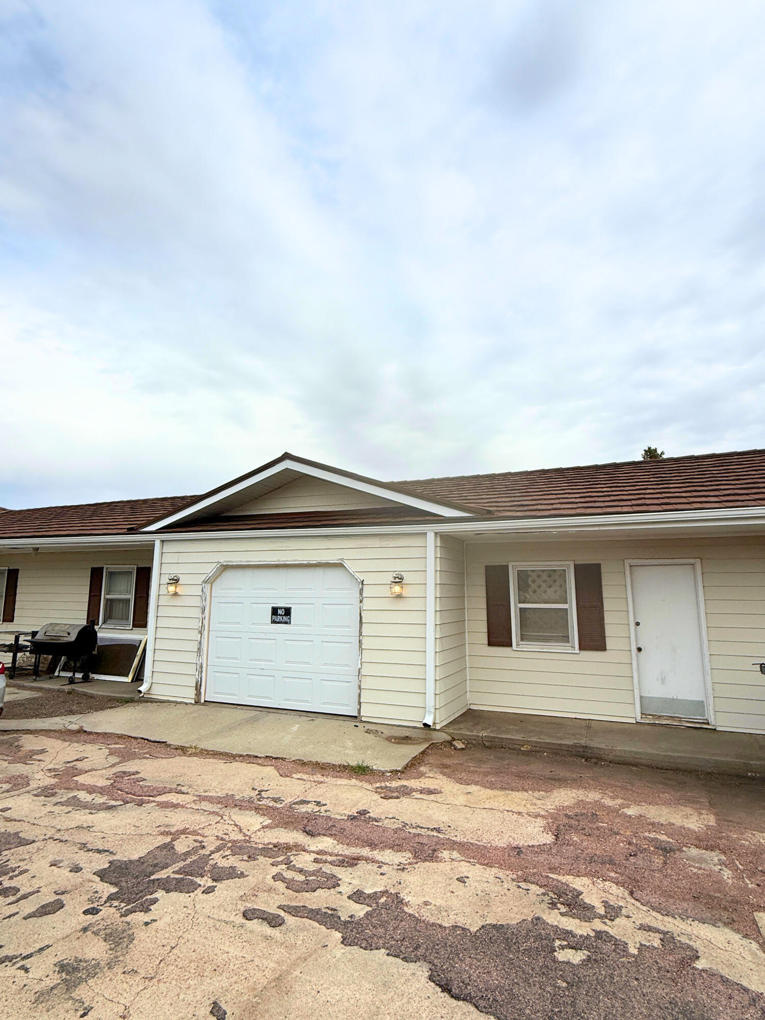 101 N River St
