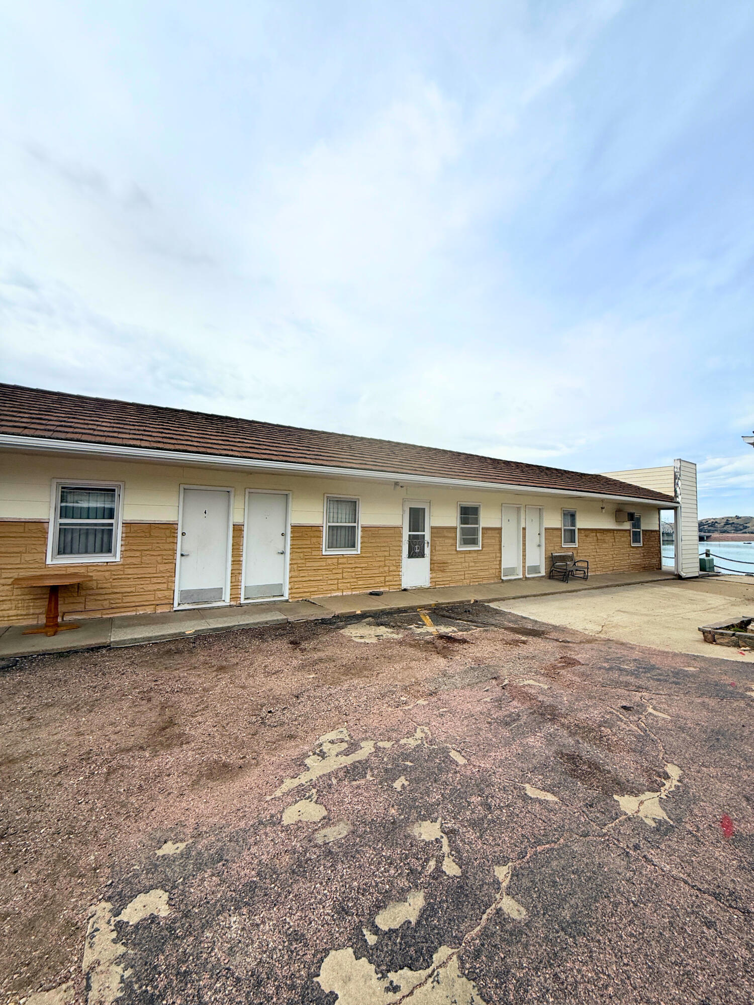 101 N River St