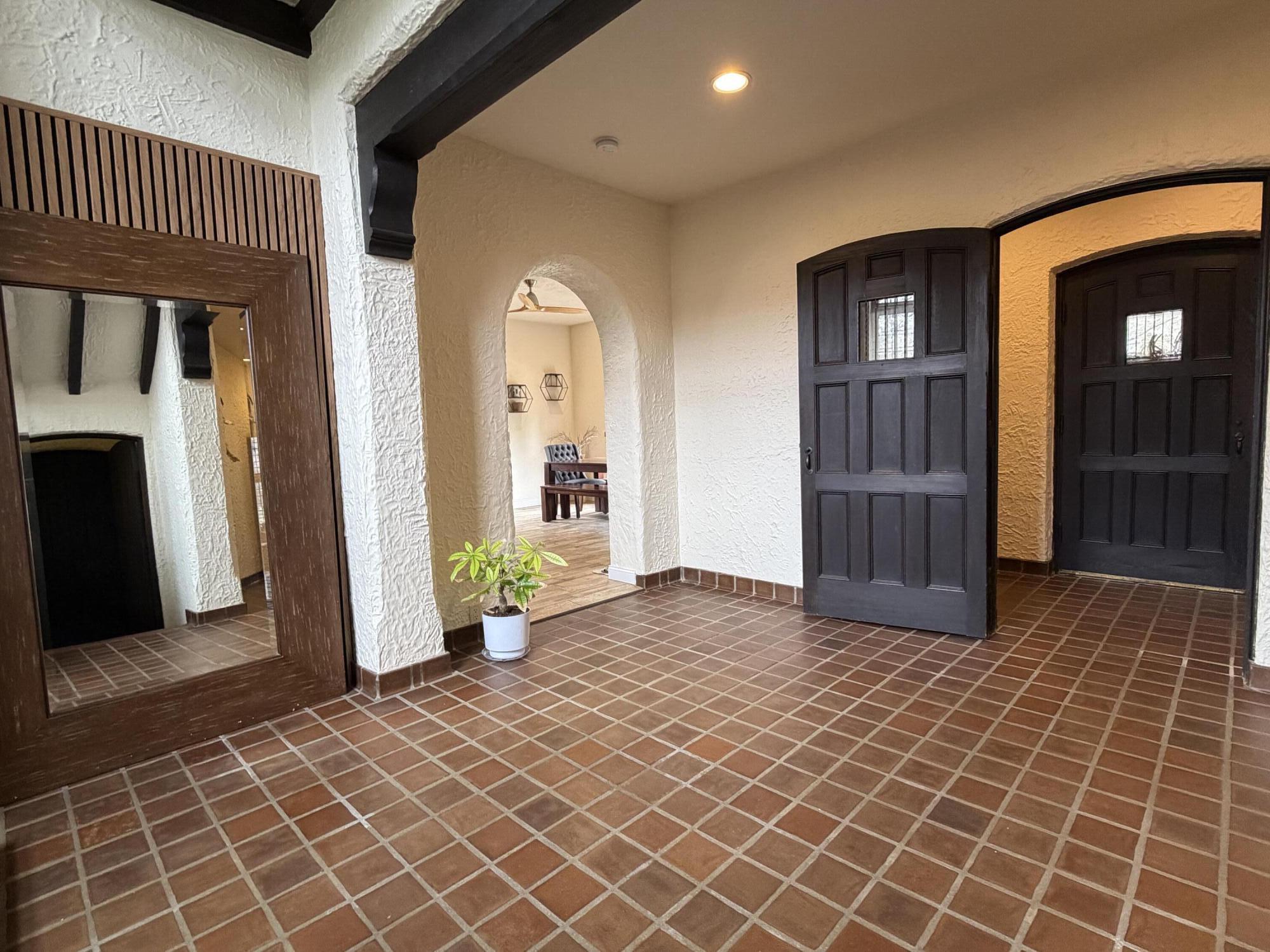 915 University Blvd