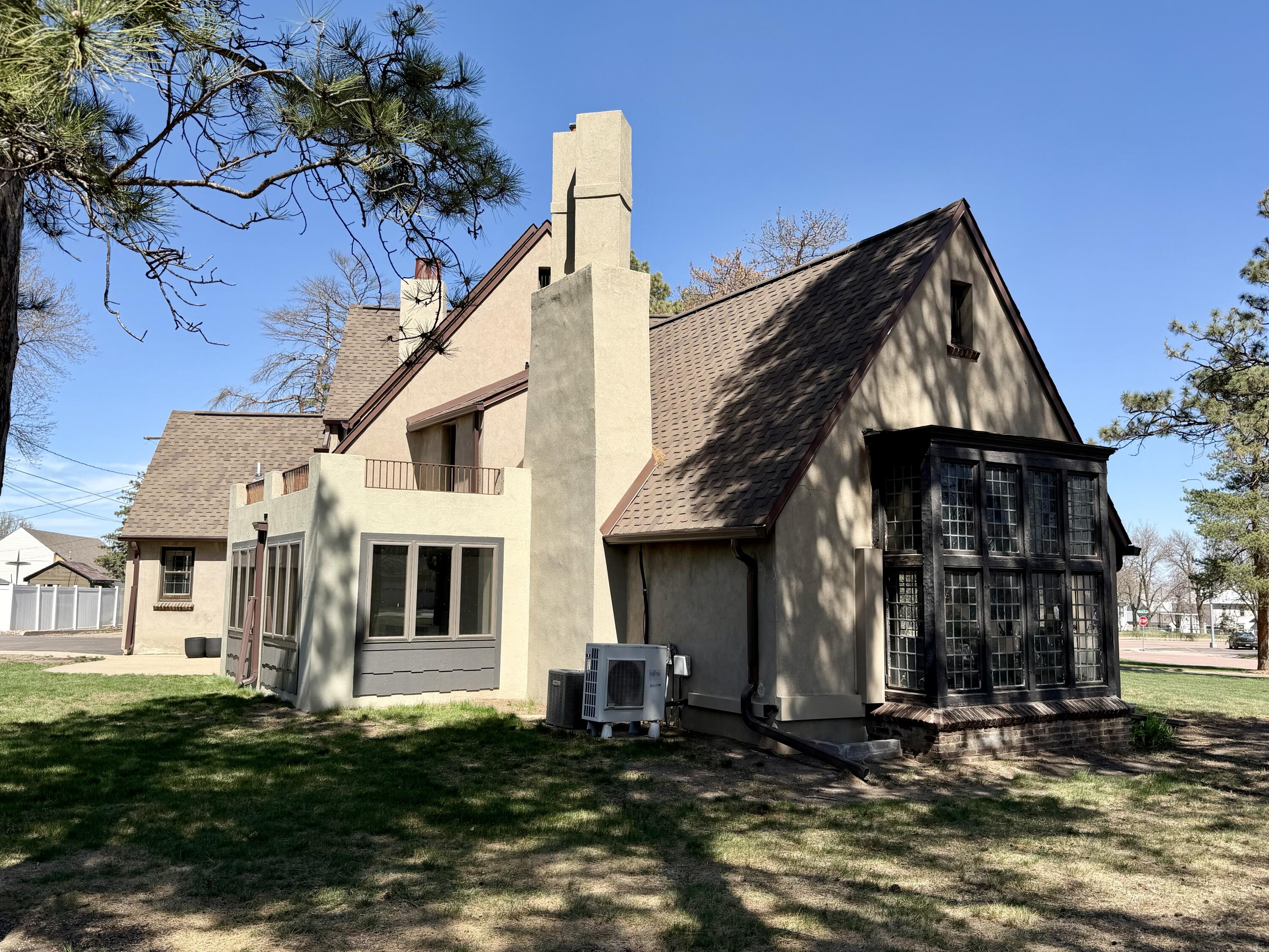 915 University Blvd