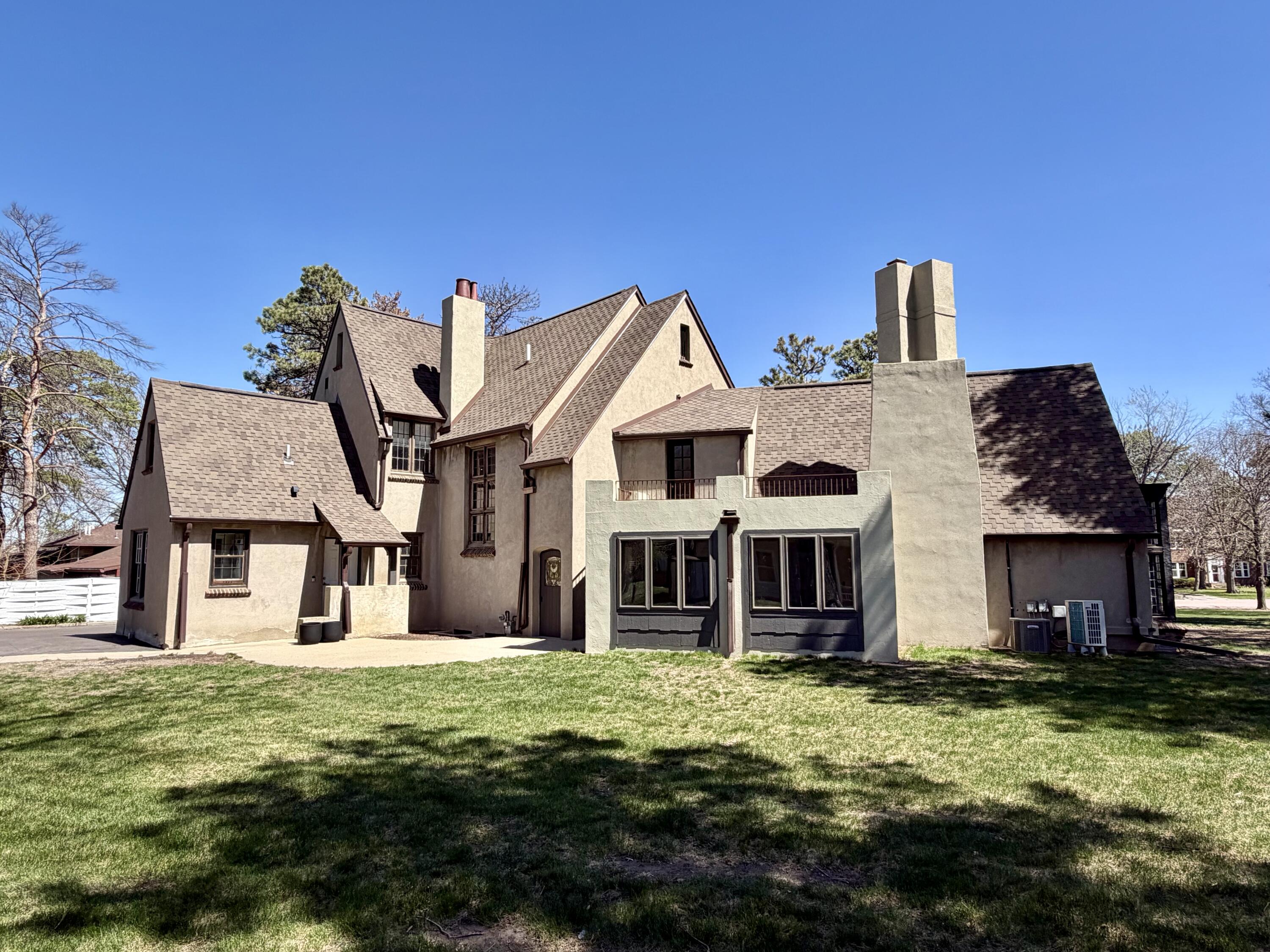 915 University Blvd