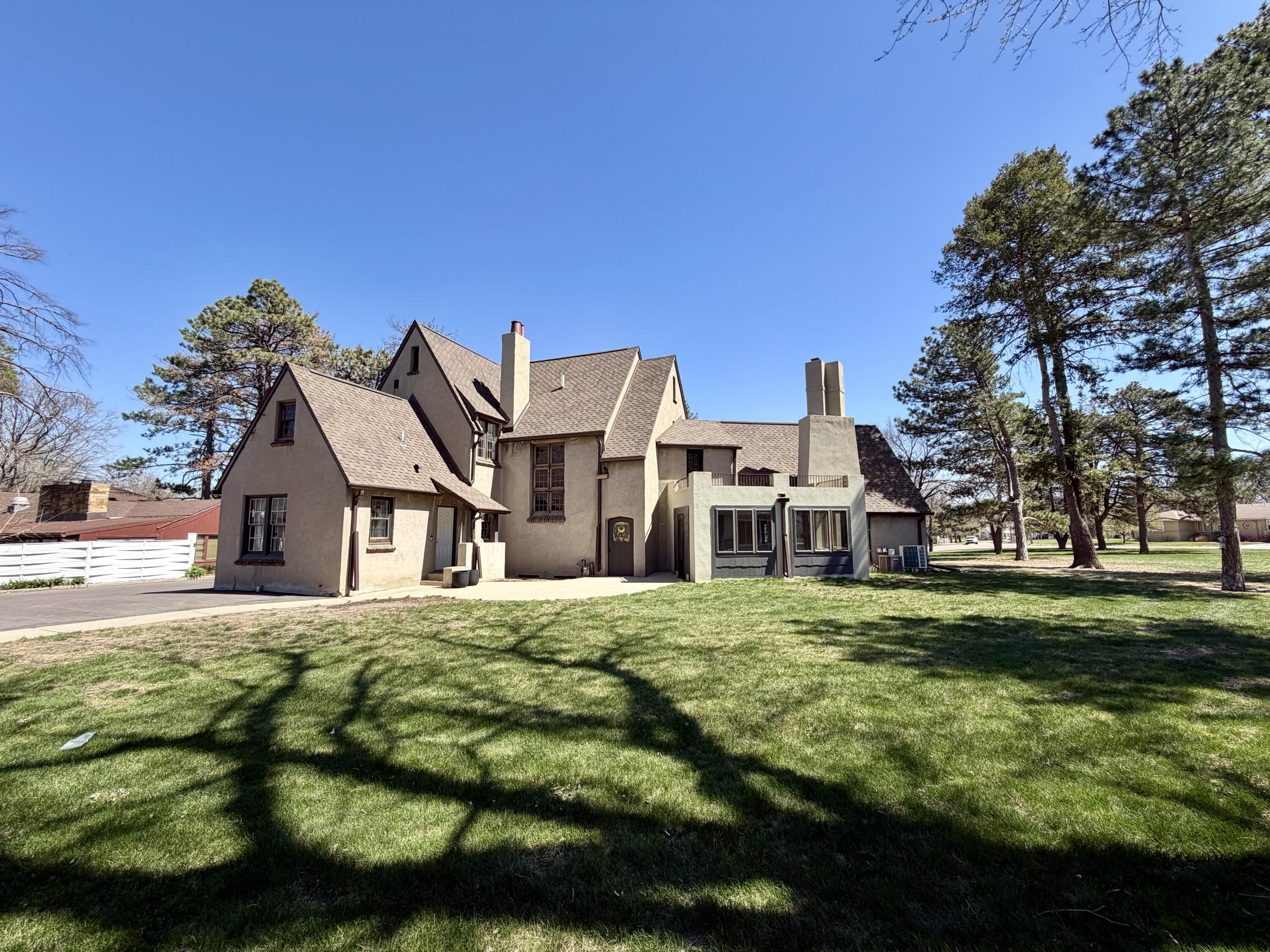 915 University Blvd