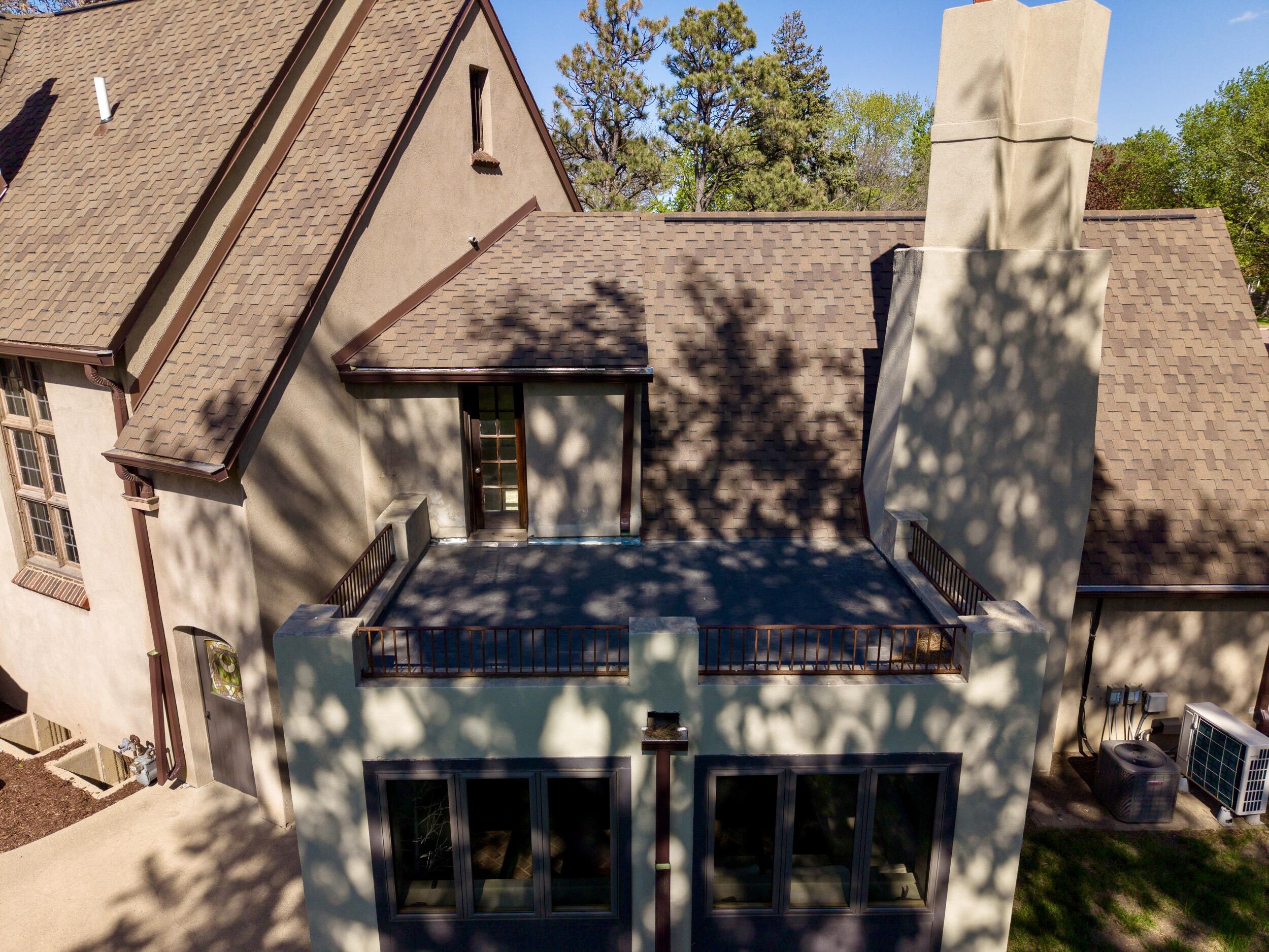 915 University Blvd