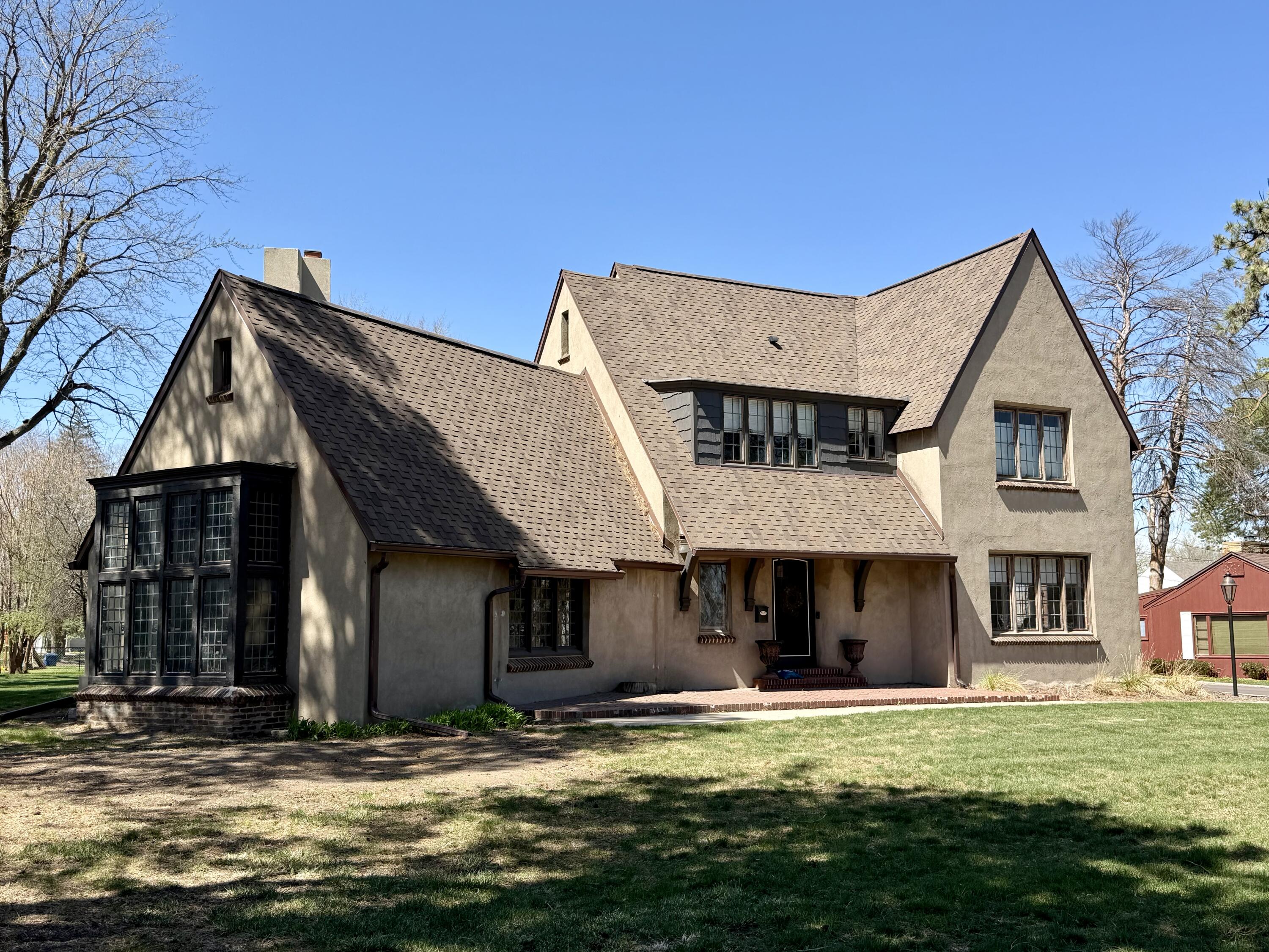 915 University Blvd
