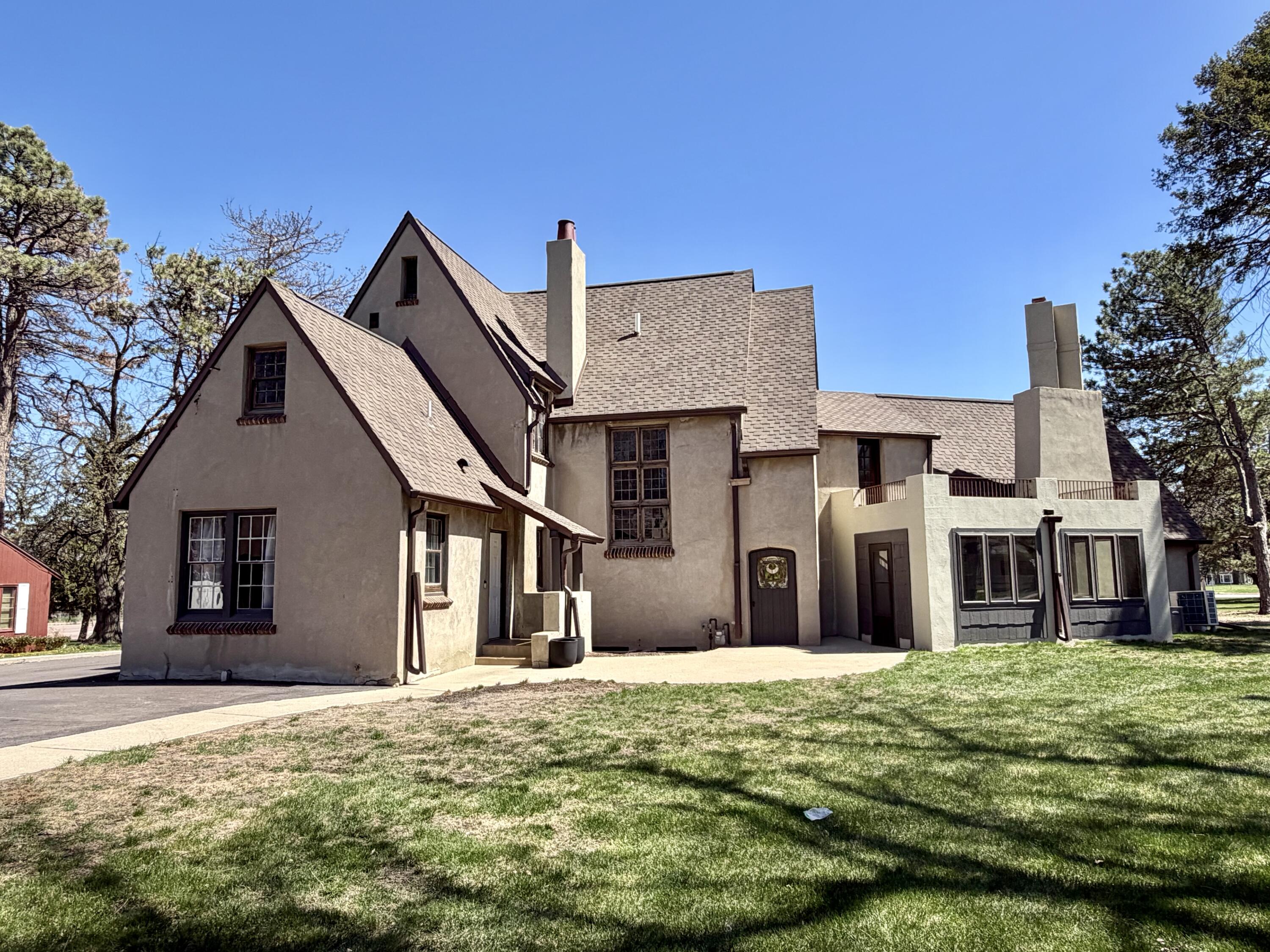 915 University Blvd