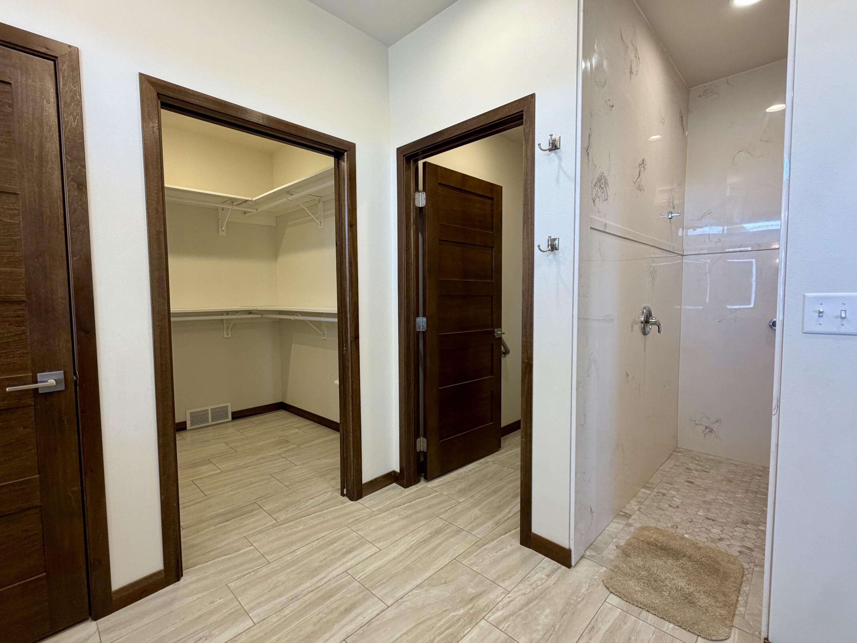 5700 Island Ct
